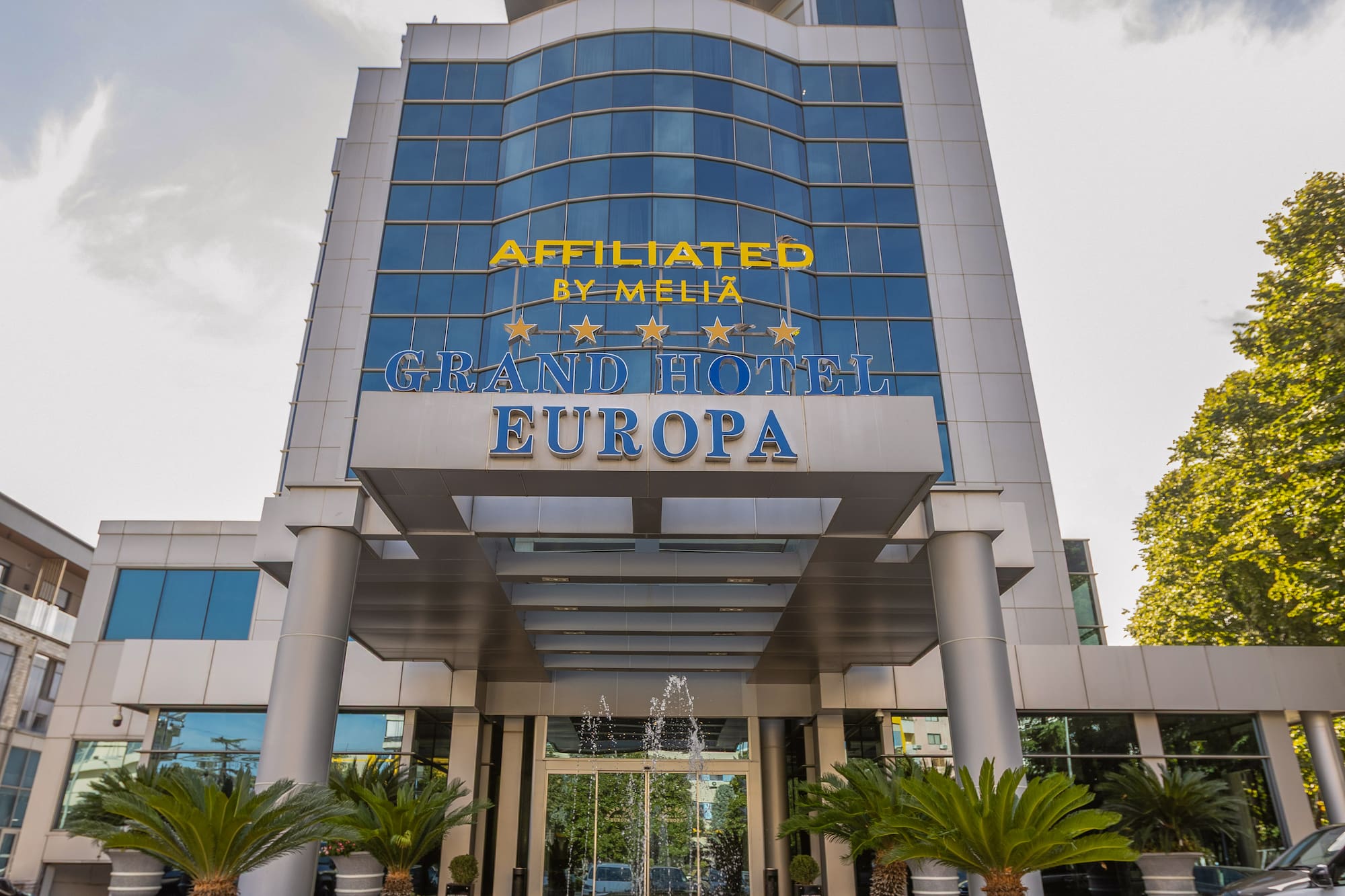 Grand Hotel Europa, Affiliated by Meliá, modern entrance with fountain.