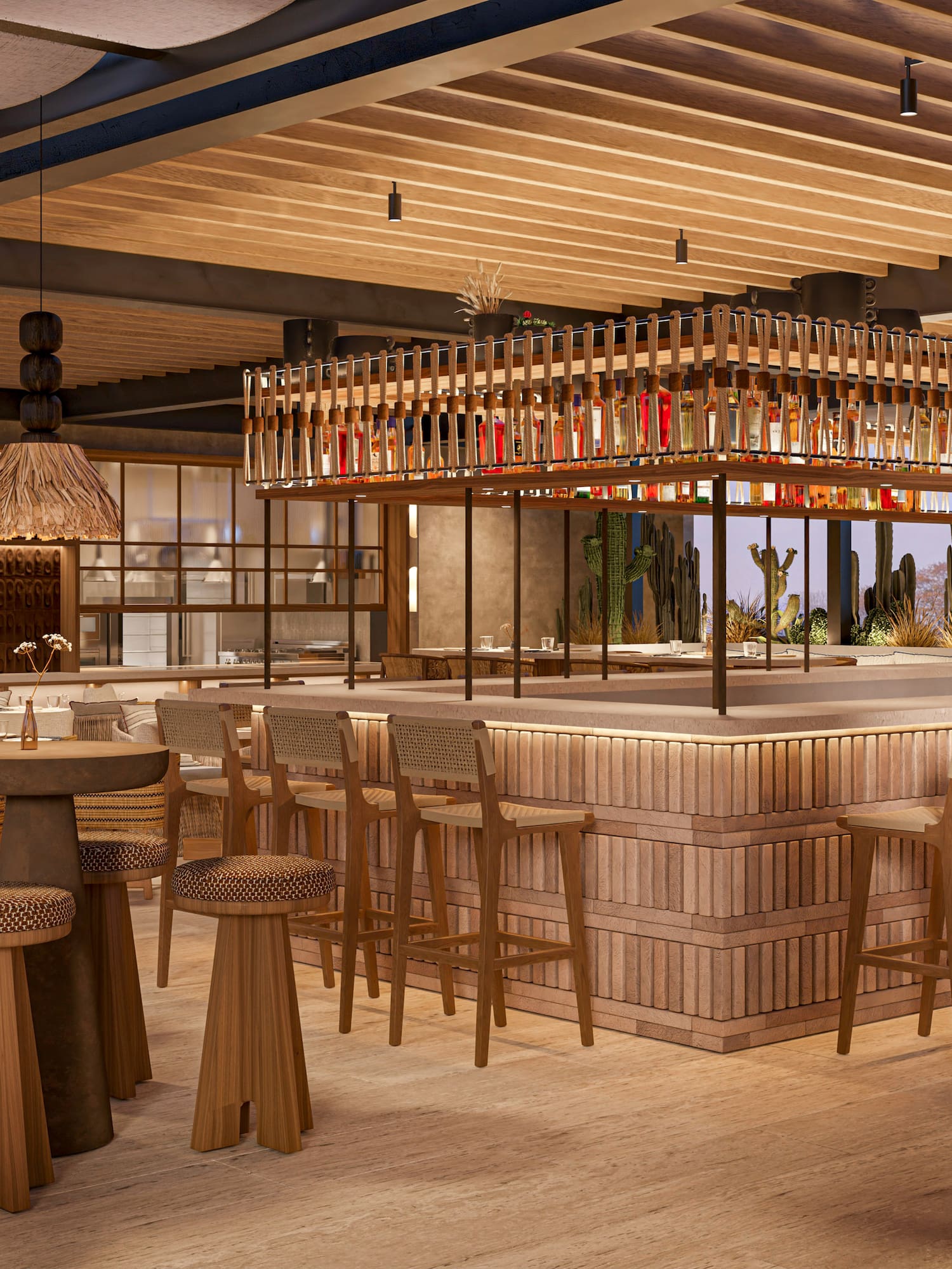 Bar-restaurante moderno con diseño en madera, taburetes y vista a cactáceas.