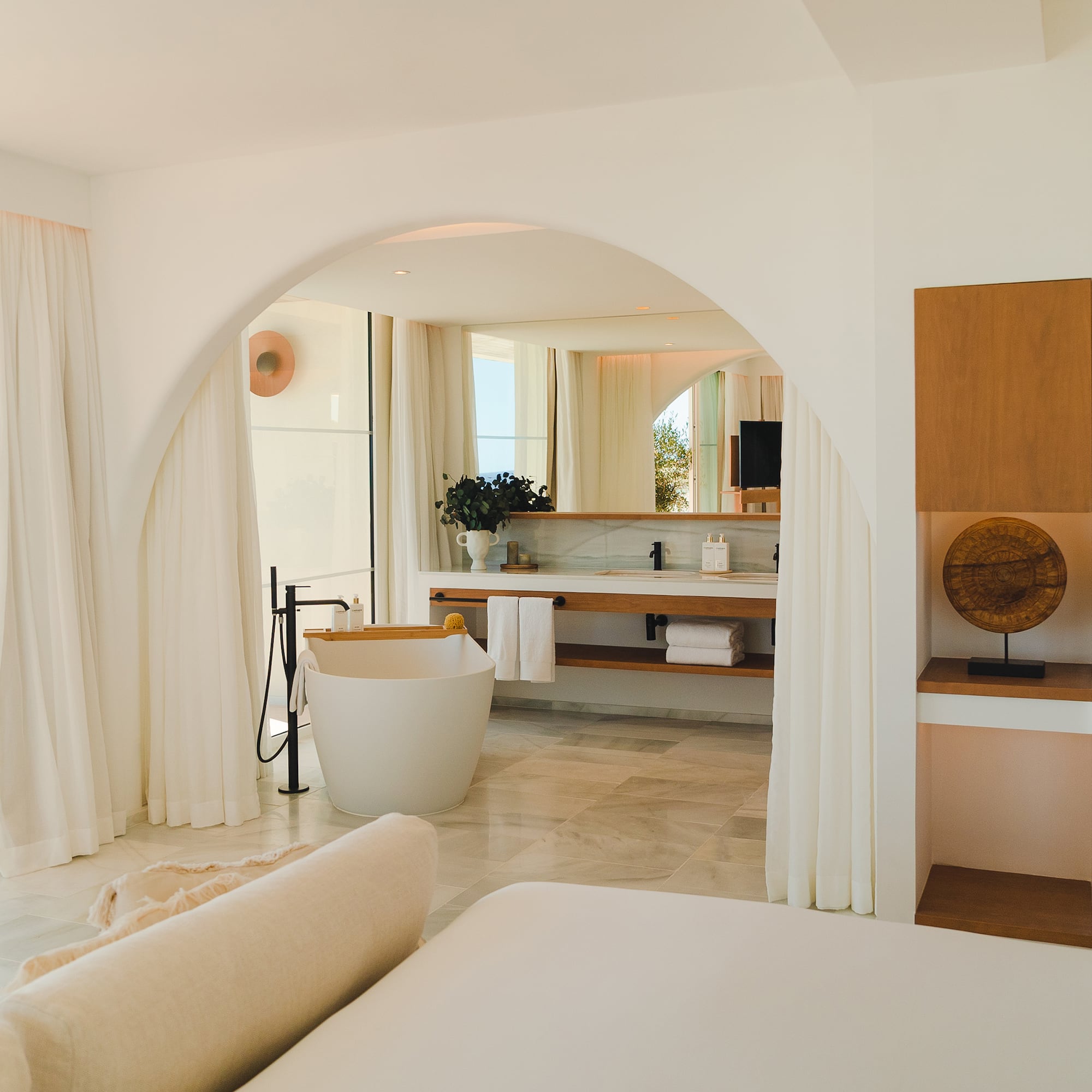 a bathroom with a tub and a bathtub