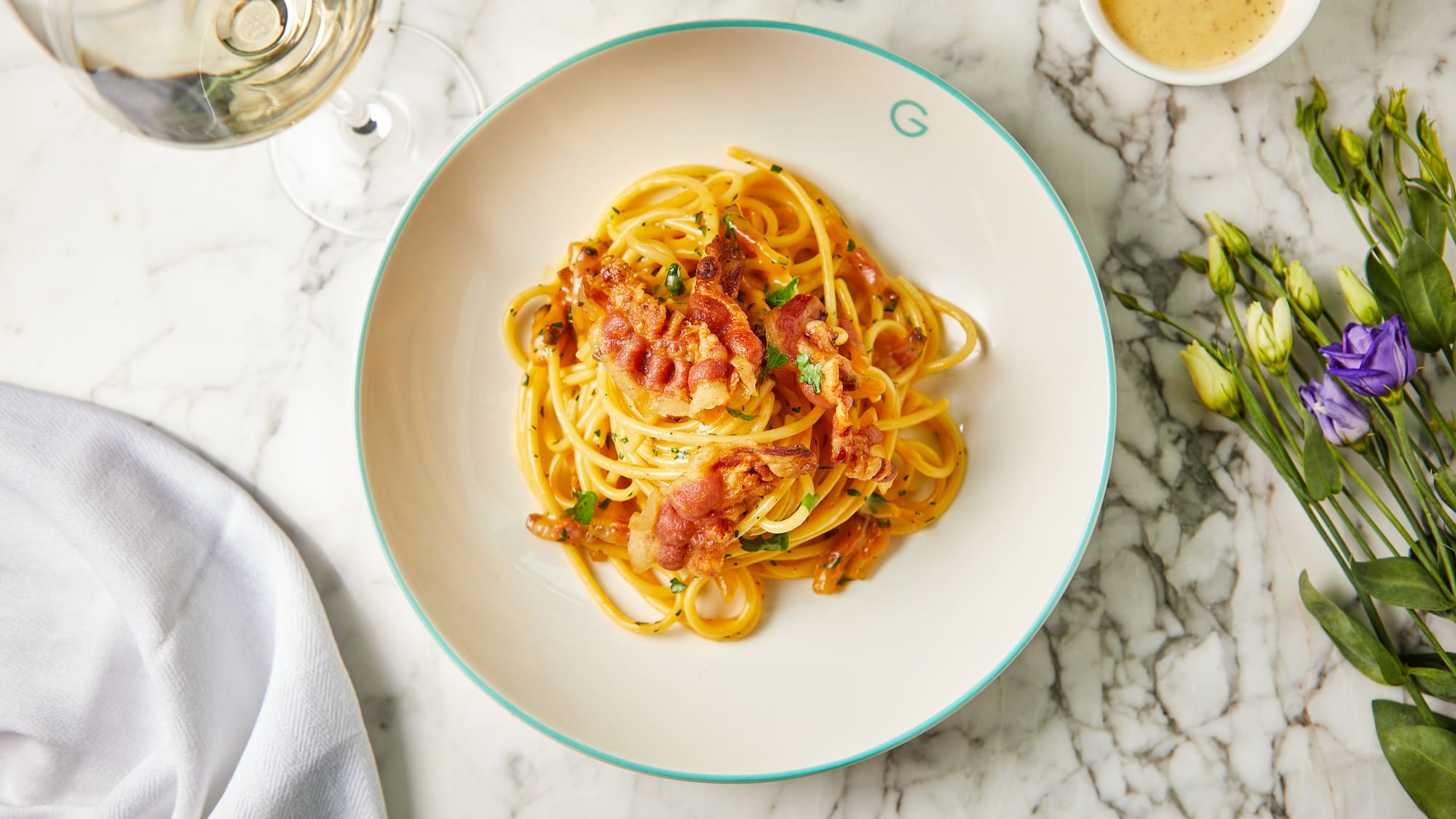 a plate of spaghetti and bacon