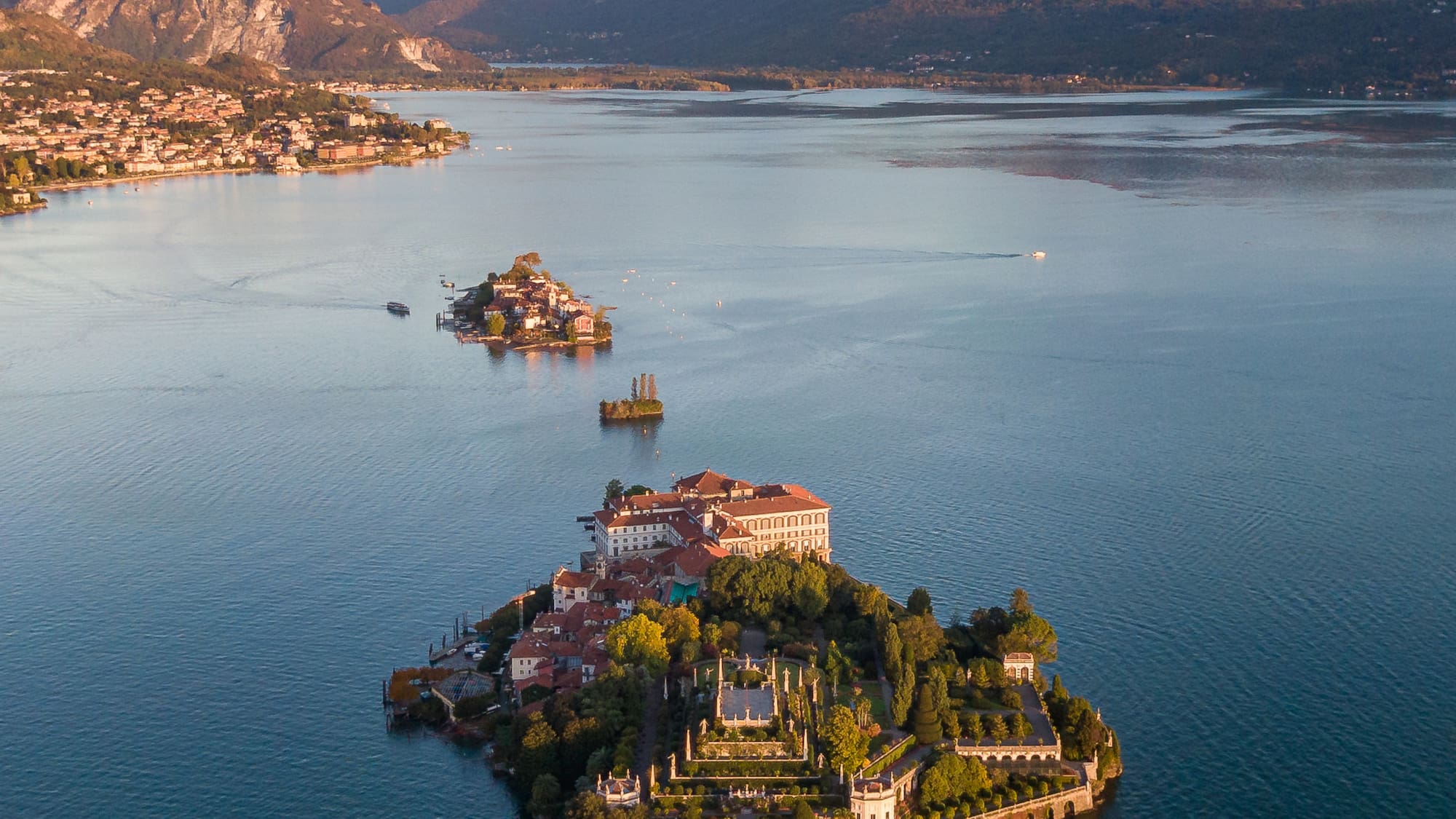 Isola Bella palace & terraced gardens on Lake Maggiore, Italian mountains.