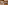 Bar de hotel estilo chalet con barra de madera y asientos lounge.