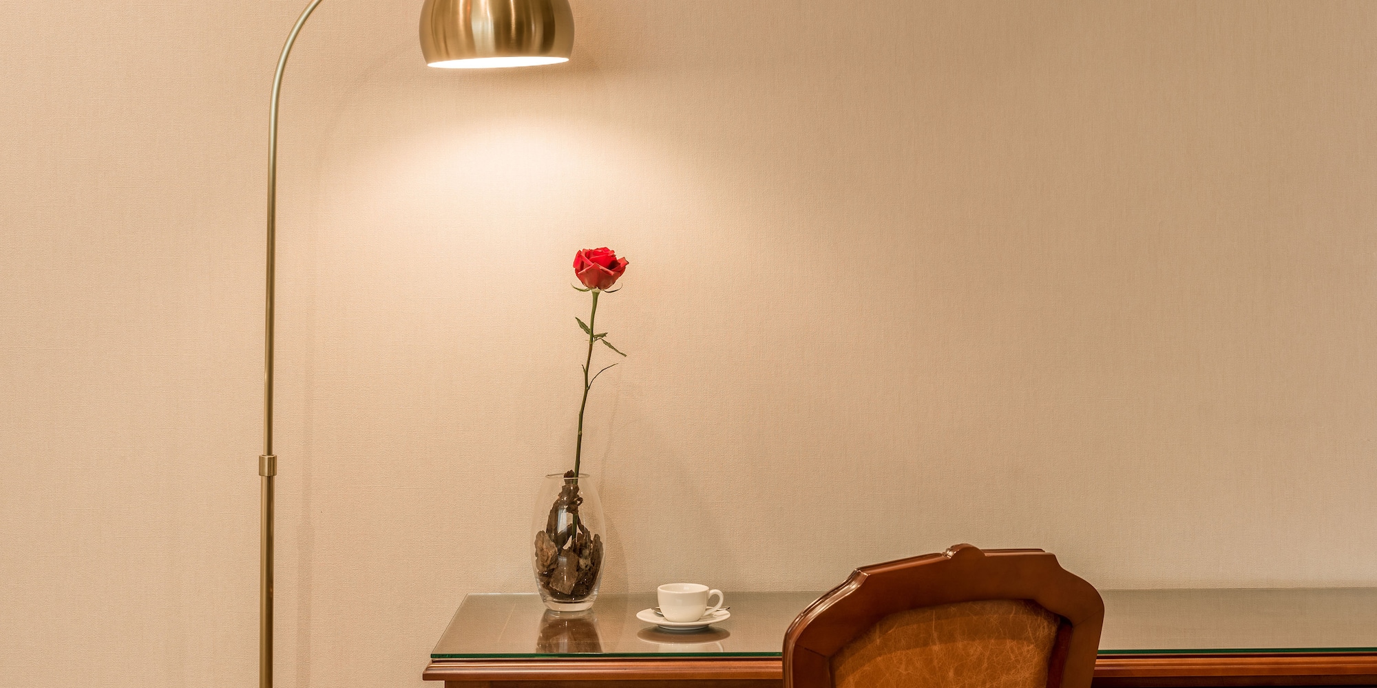 a lamp next to a desk