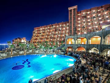 a large group of people outside a pool