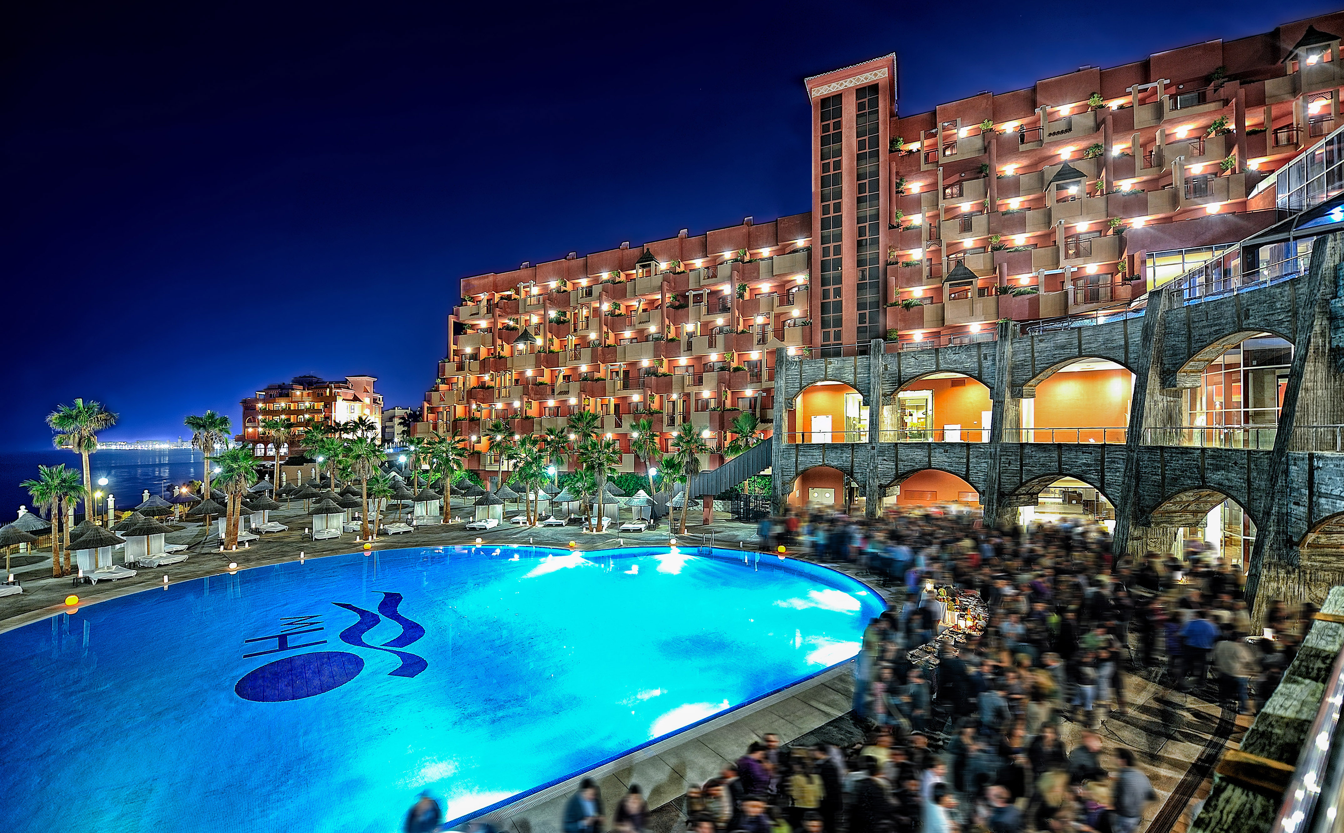 a large group of people outside a pool