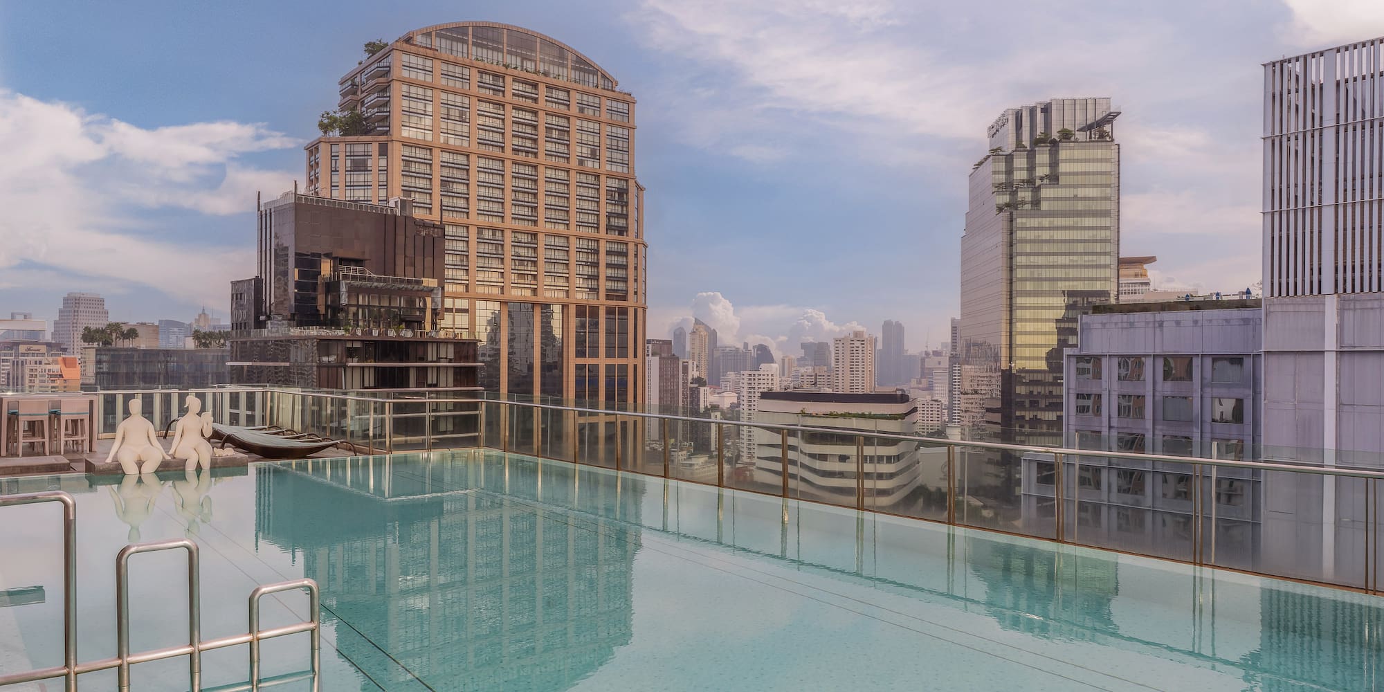 Rooftop infinity pool with Bangkok skyscraper skyline view. - The Kasem House Bangkok Hotel Affiliated by Meliá, Μπανγκόκ