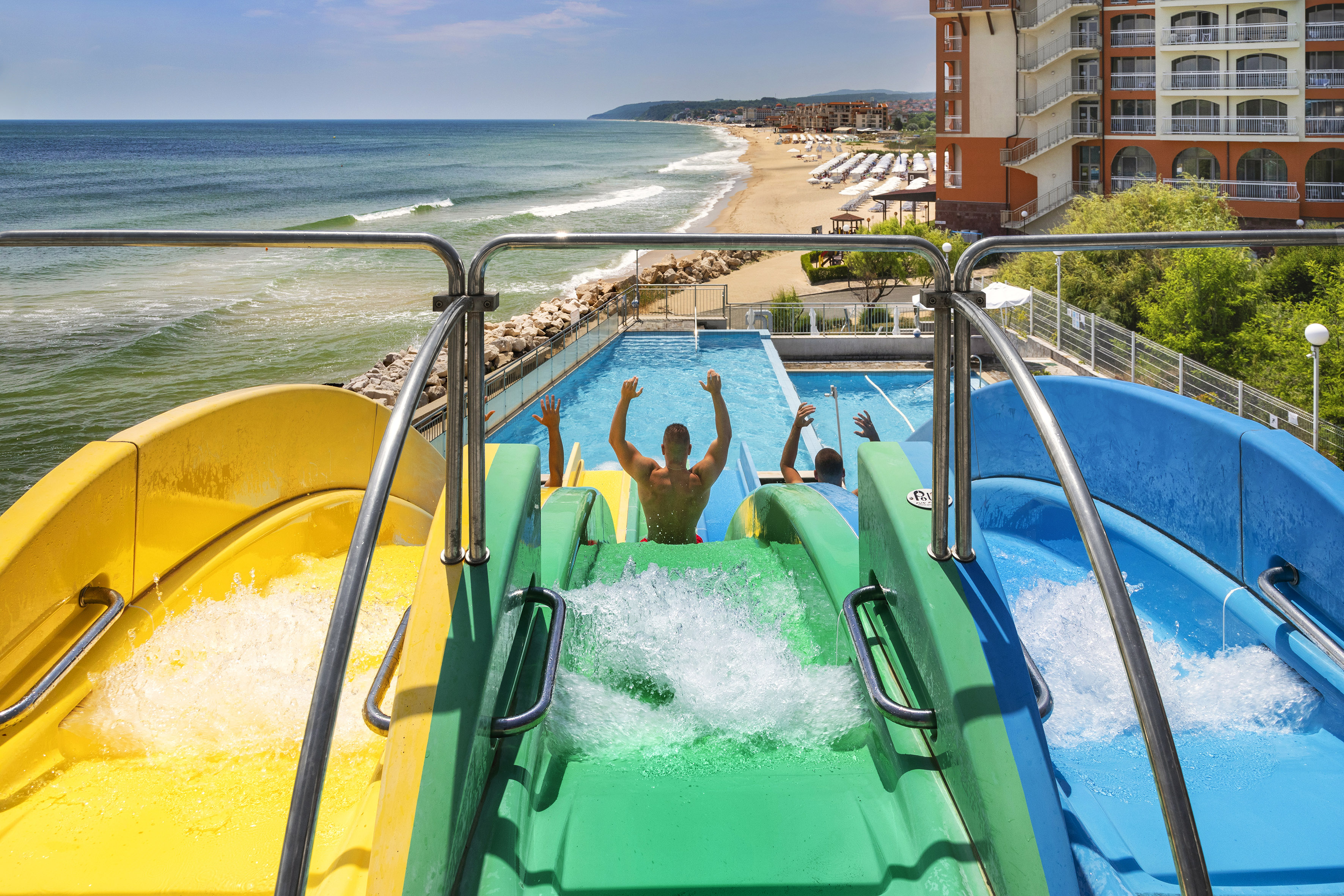 a man on a water slide - Parc acvatic - SOL Luna Bay, Obzor
