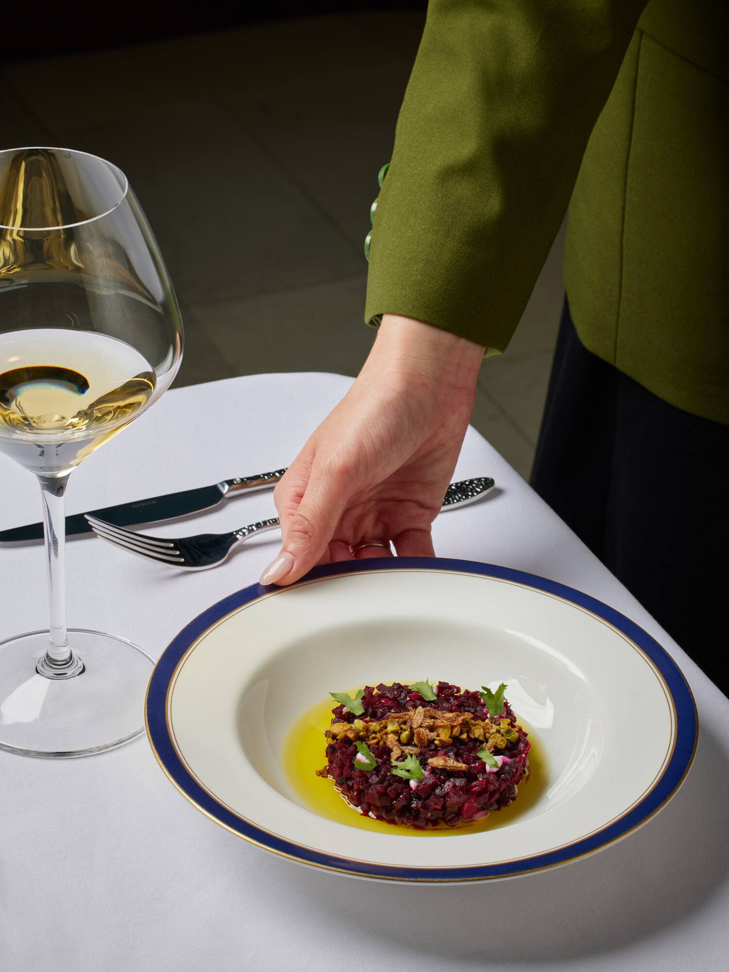 a hand holding a plate of food