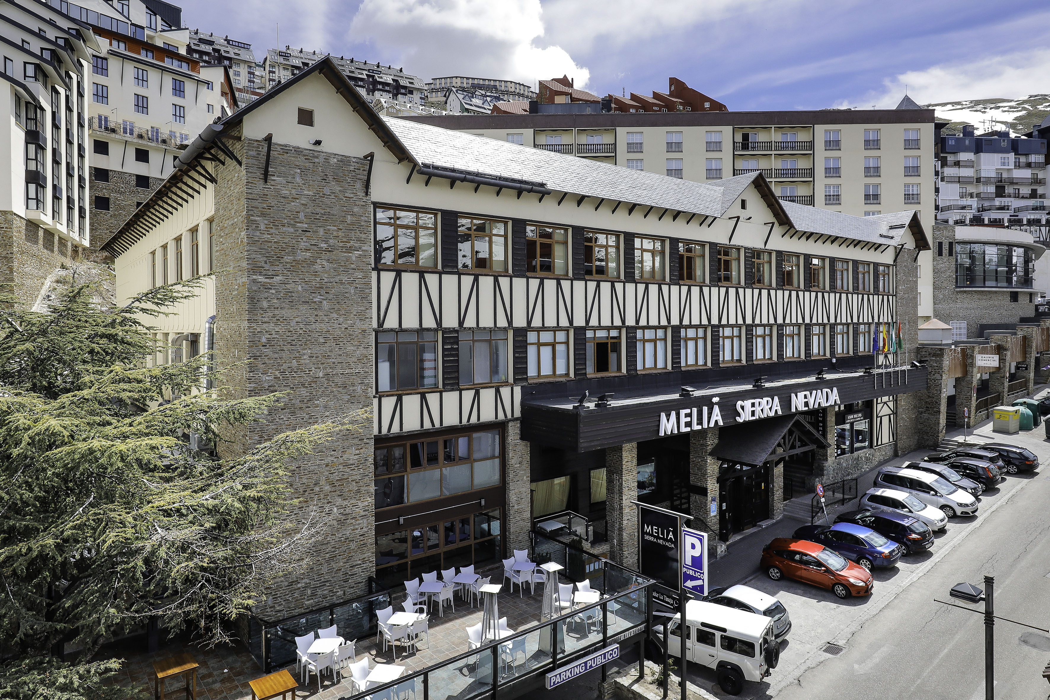 a building with a lot of cars parked in front of it