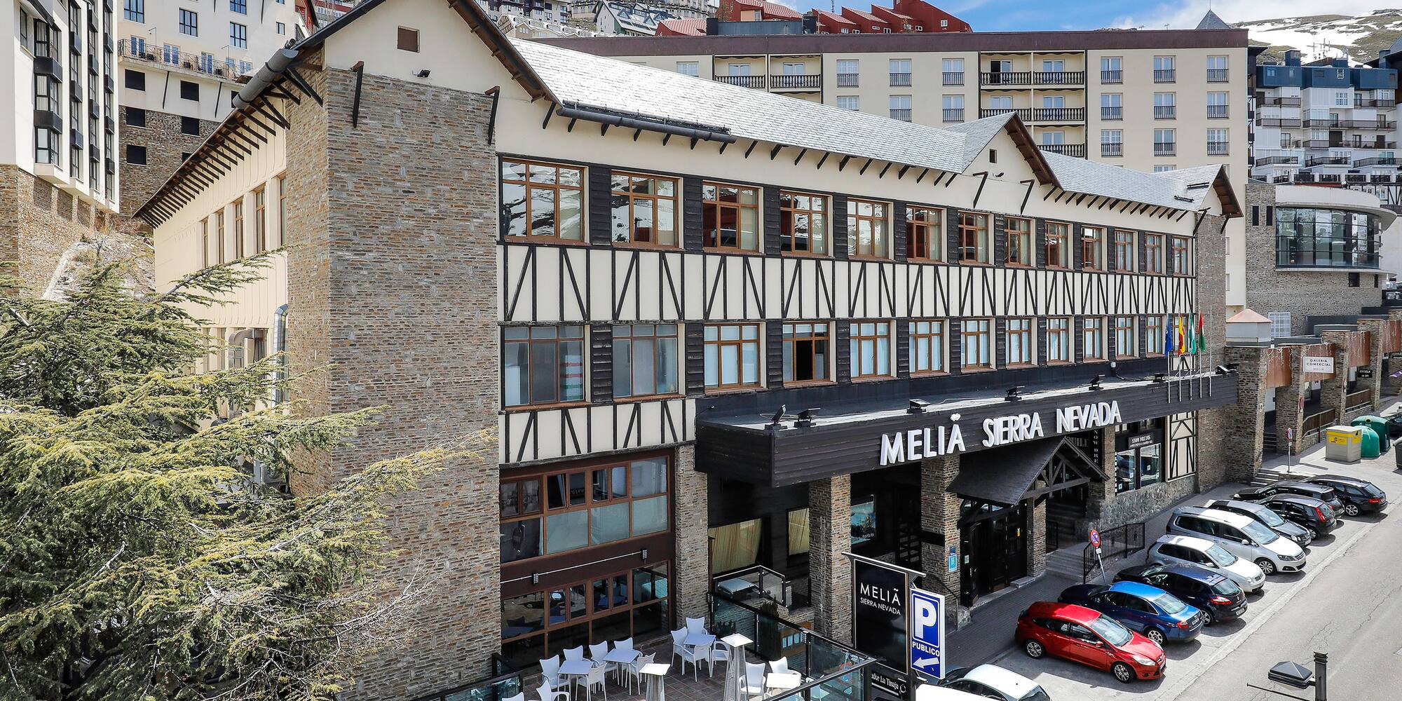 a building with a lot of cars parked in front of it