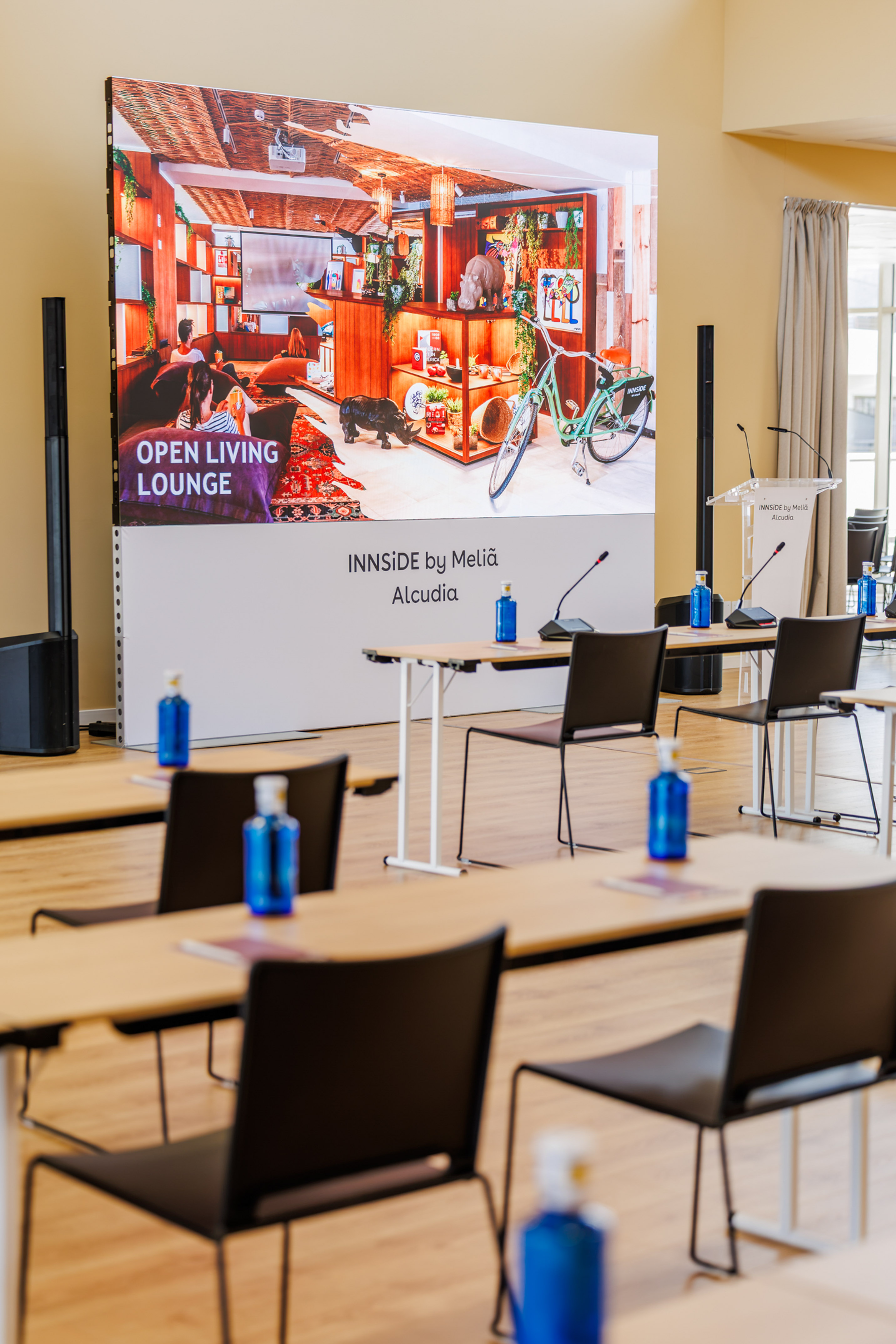 INNSiDE by Meliá Alcudia conference room with Open Living Lounge display.