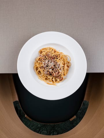 a plate of spaghetti on a table