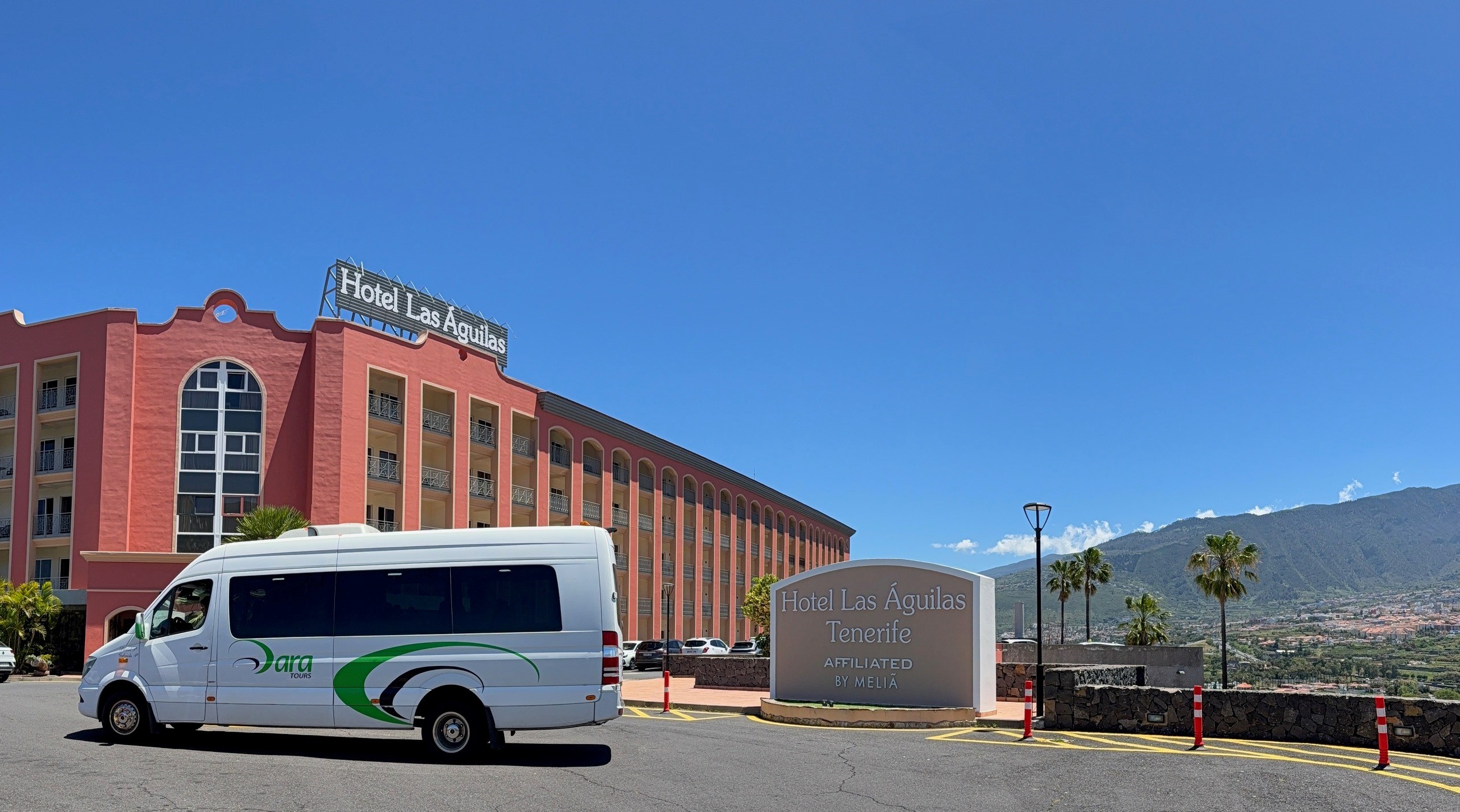 Hotel Las Águilas Tenerife, shuttle van, welcome sign, mountain view.
