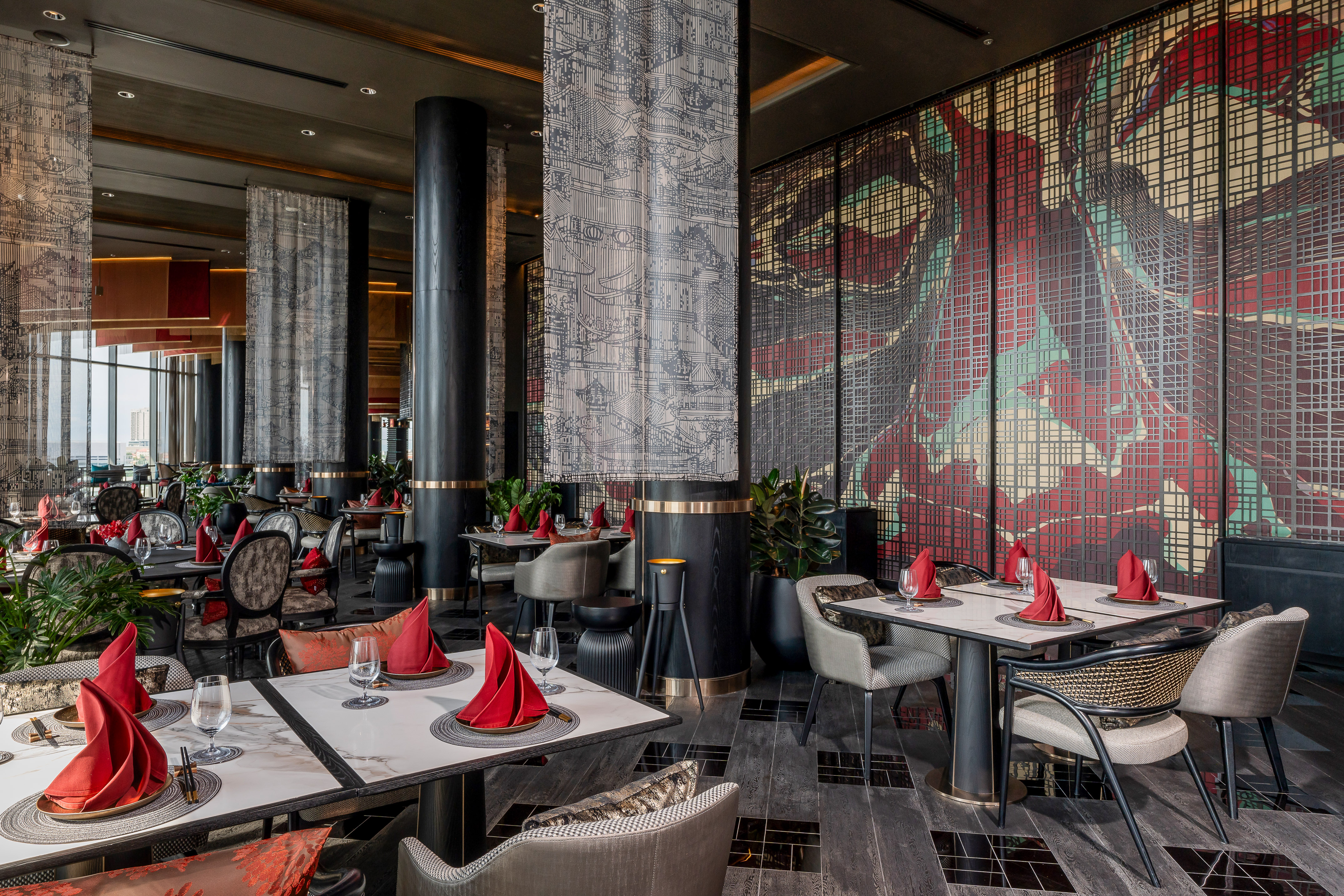 Upscale restaurant dining room with modern, stylish decor and set tables. - Nhà hàng Trung Quốc Yítong & Sky Bar, Ẩm thực Trung Hoa - Meliá Pattaya Hotel, Pattaya