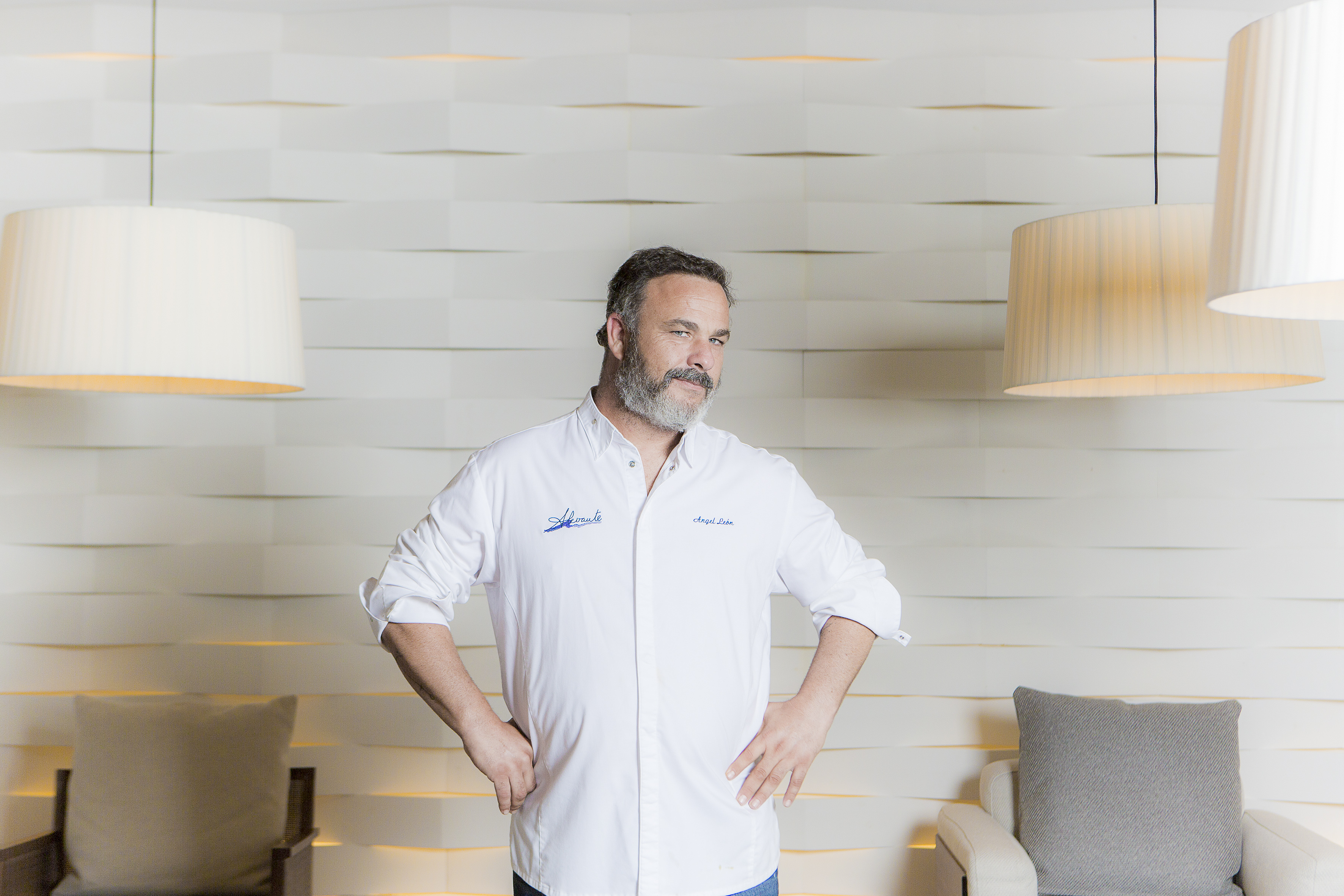 Bearded Chef Ángel León in white uniform with Aponiente logo.