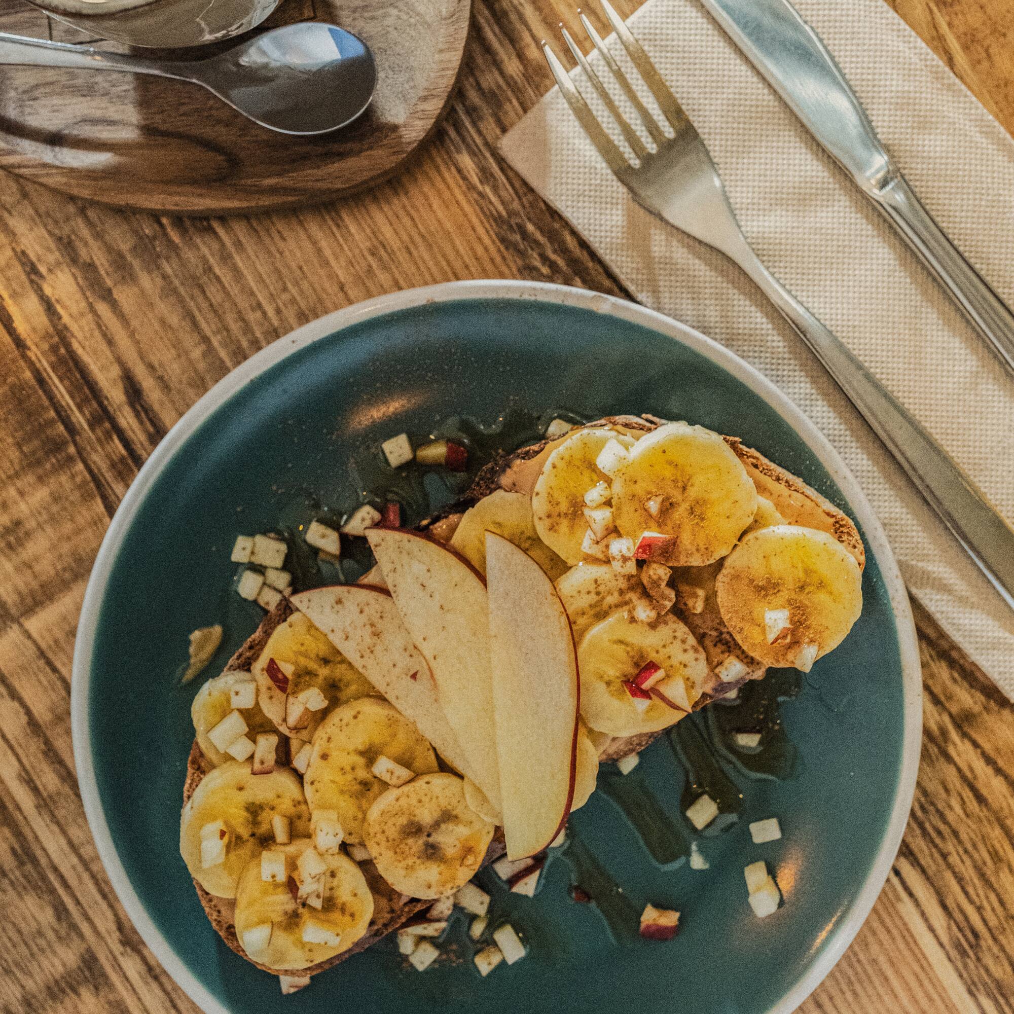 a plate of food with bananas and apples on it