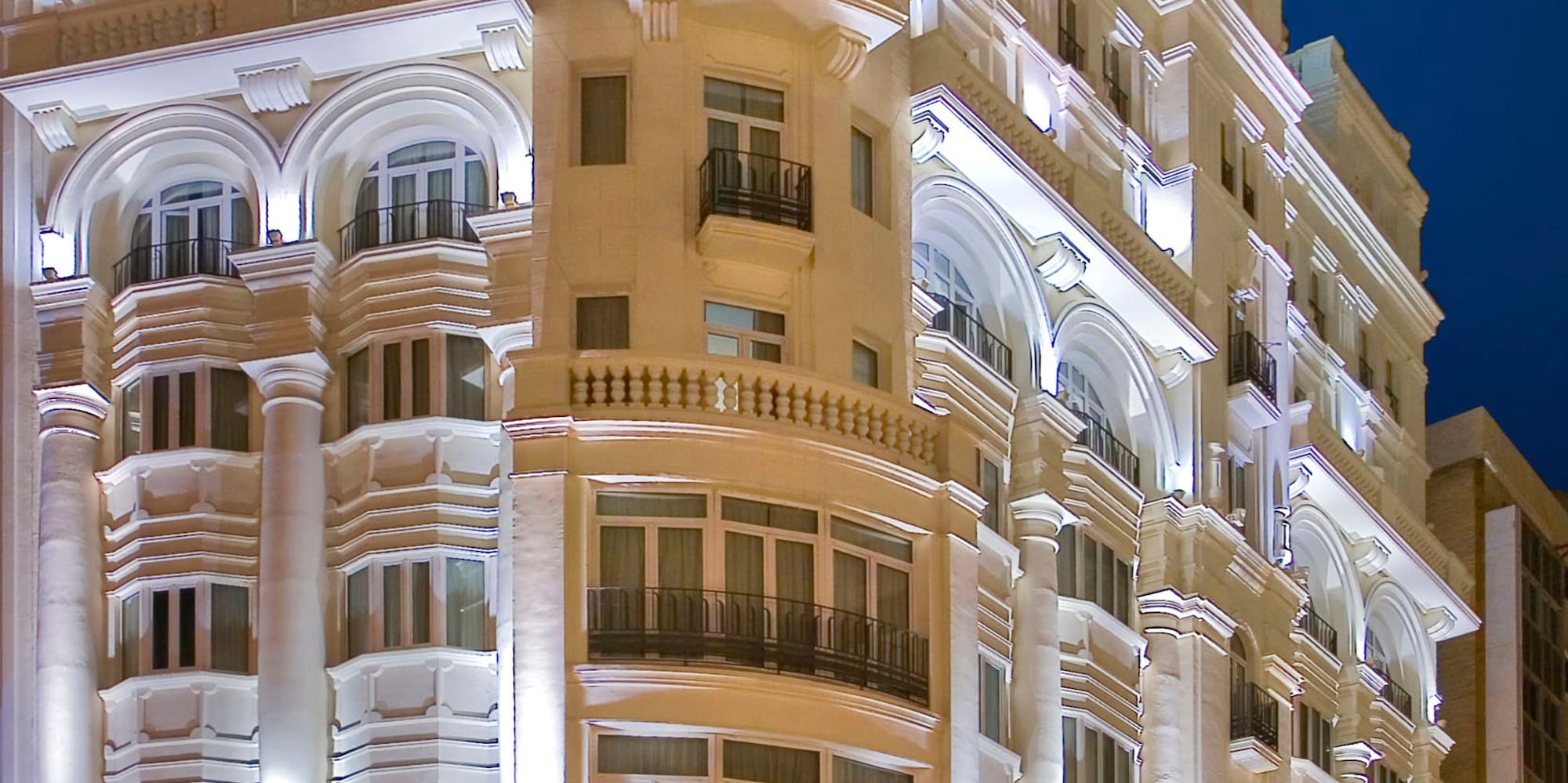 a building with many windows and balconies
