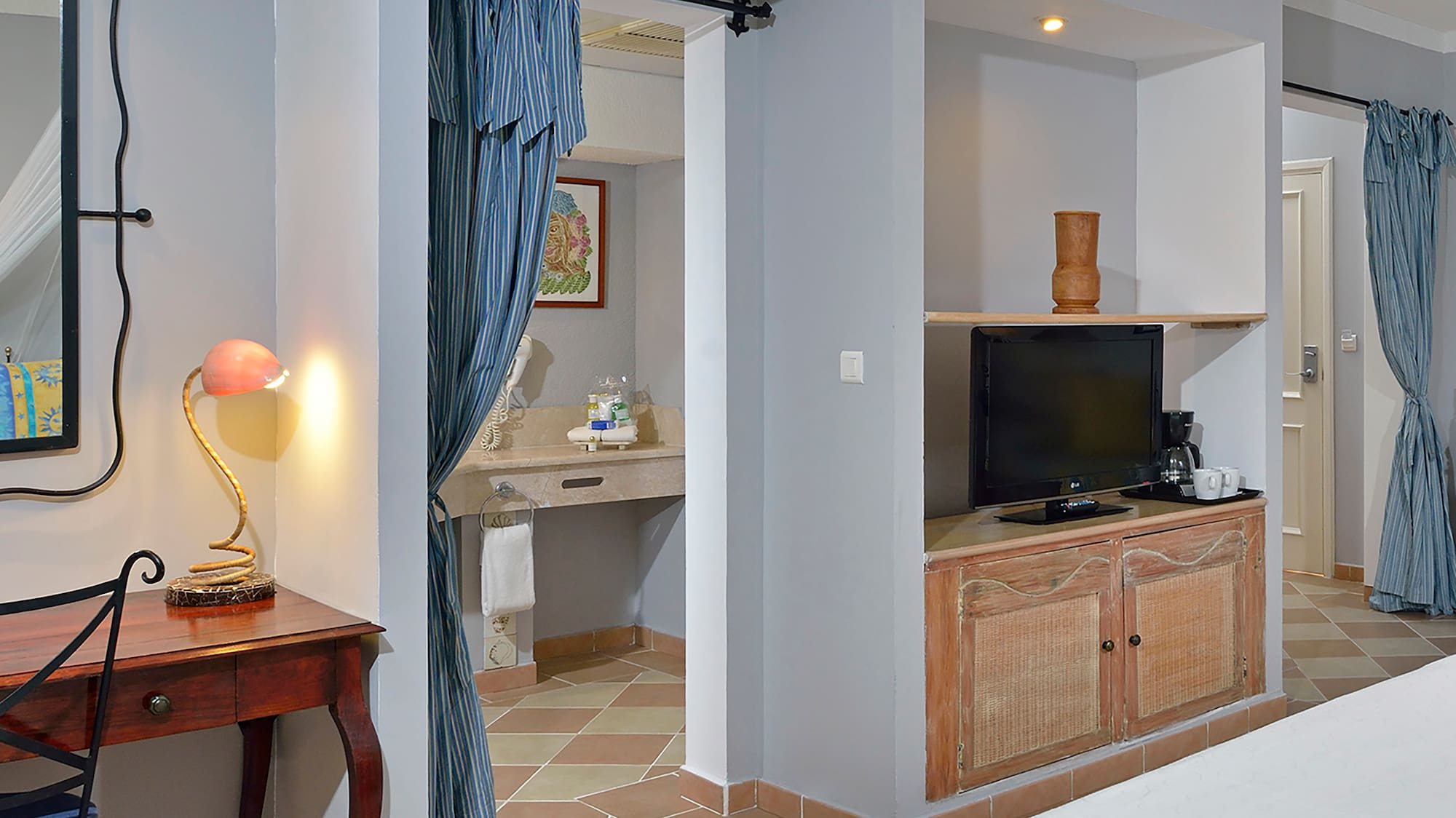 a room with a bed and a desk and a mirror