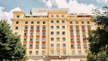 a large building with many windows