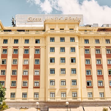 a large building with many windows