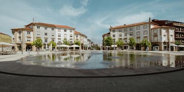 a water fountain in a city