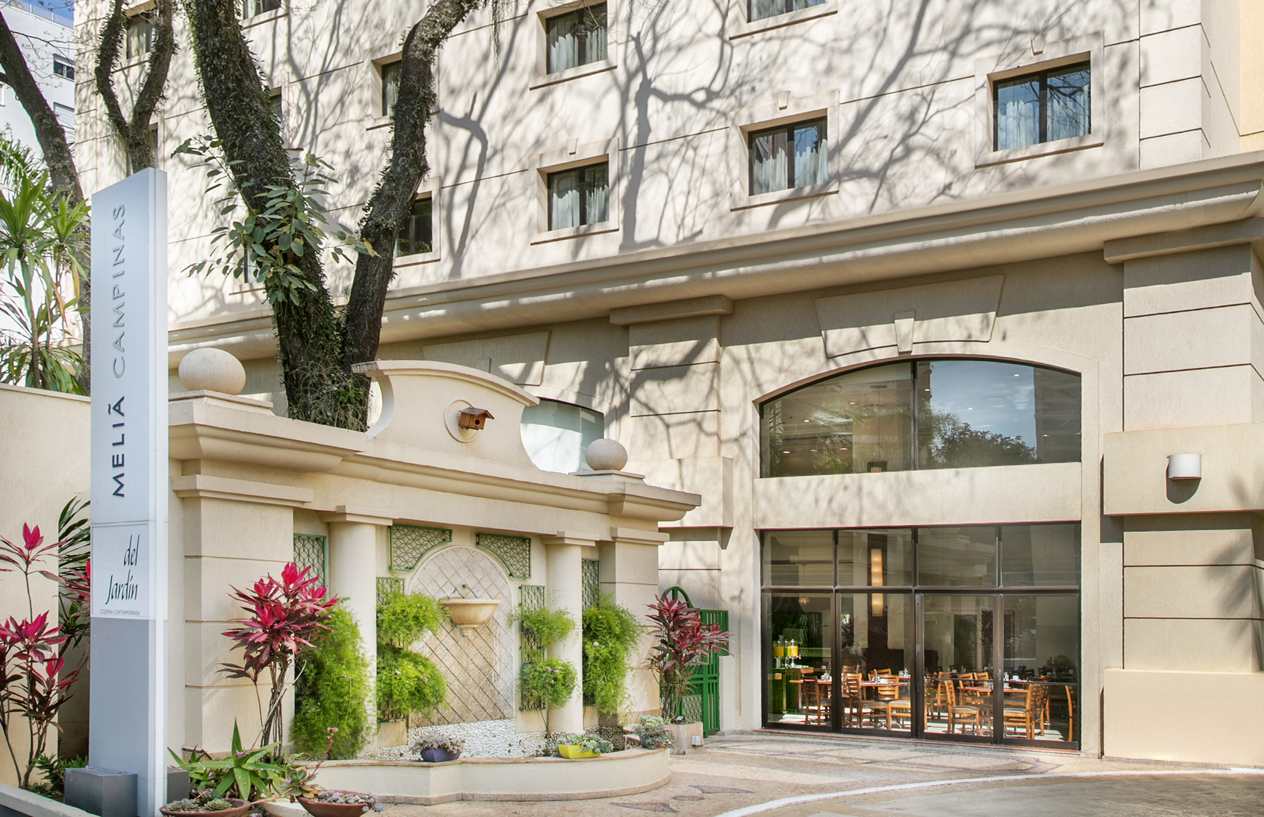 Meliá Campinas hotel facade with garden, fountain, and restaurant entrance. - Meliá Campinas, Campinas