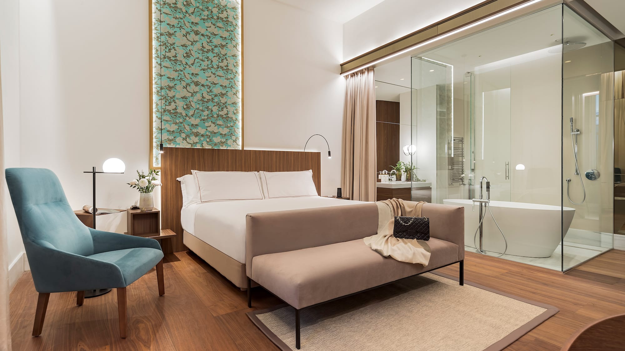 Junior Suite a bedroom with a bed and a open bathtub from the Luxury Hotel Palazzo Cordusio Gran Melia