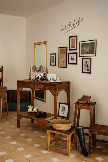 a room with a table and chairs and a mirror