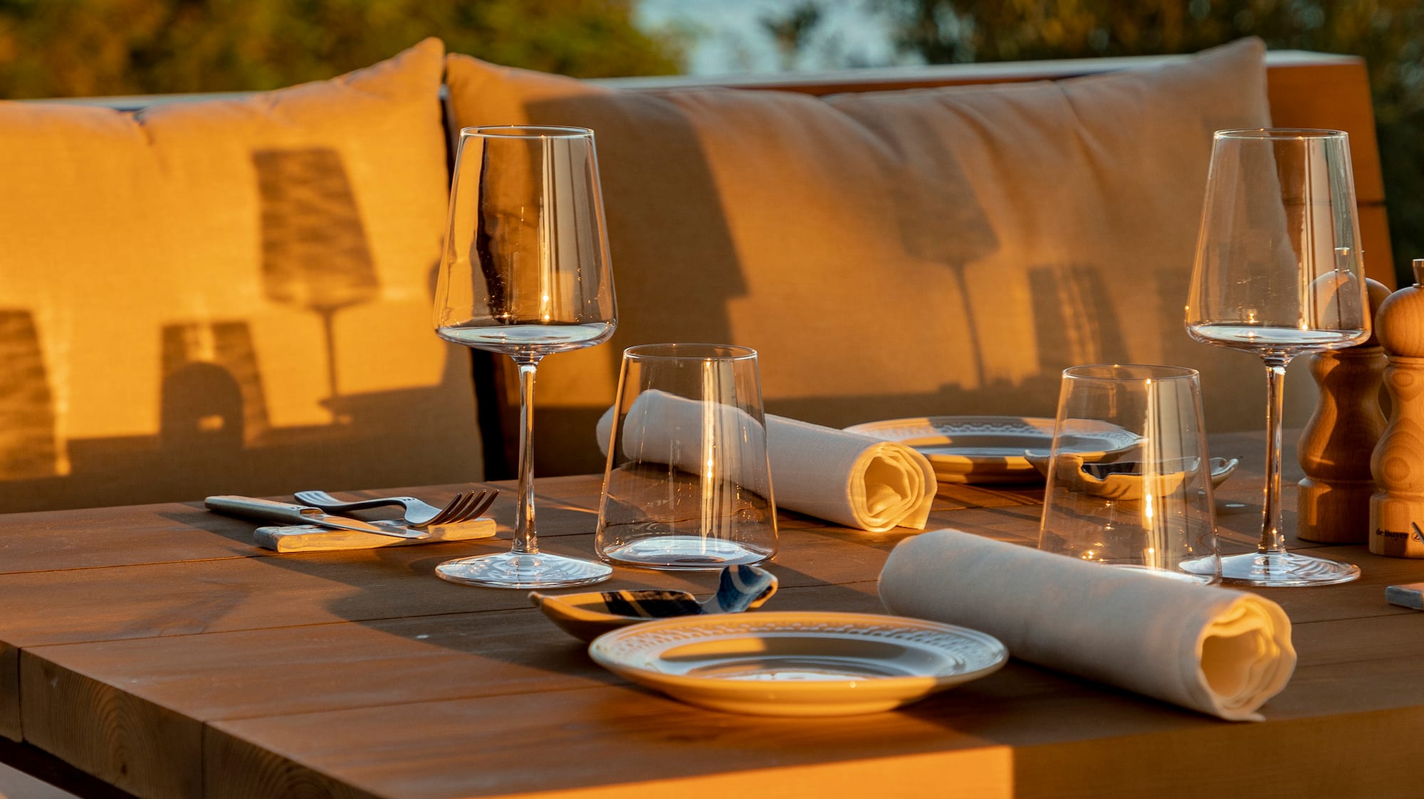 a table with wine glasses and napkins on it