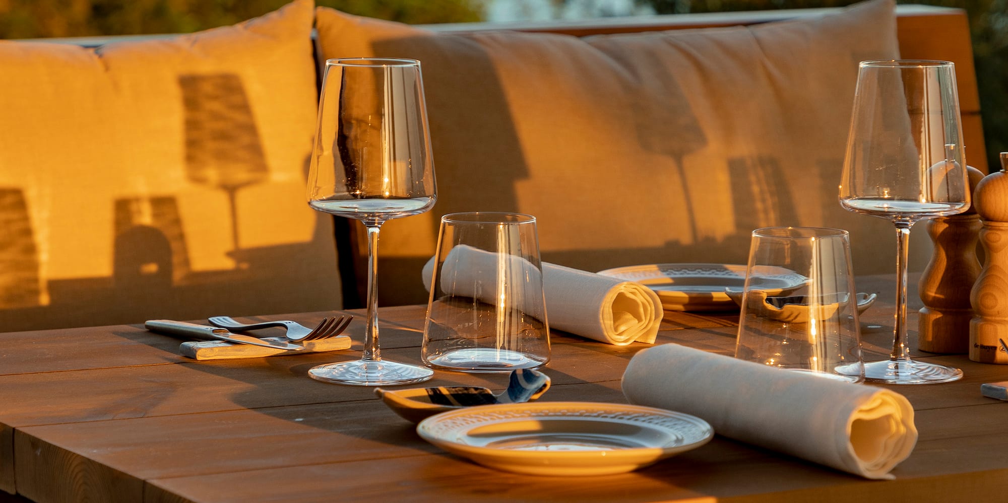 a table with wine glasses and napkins on it