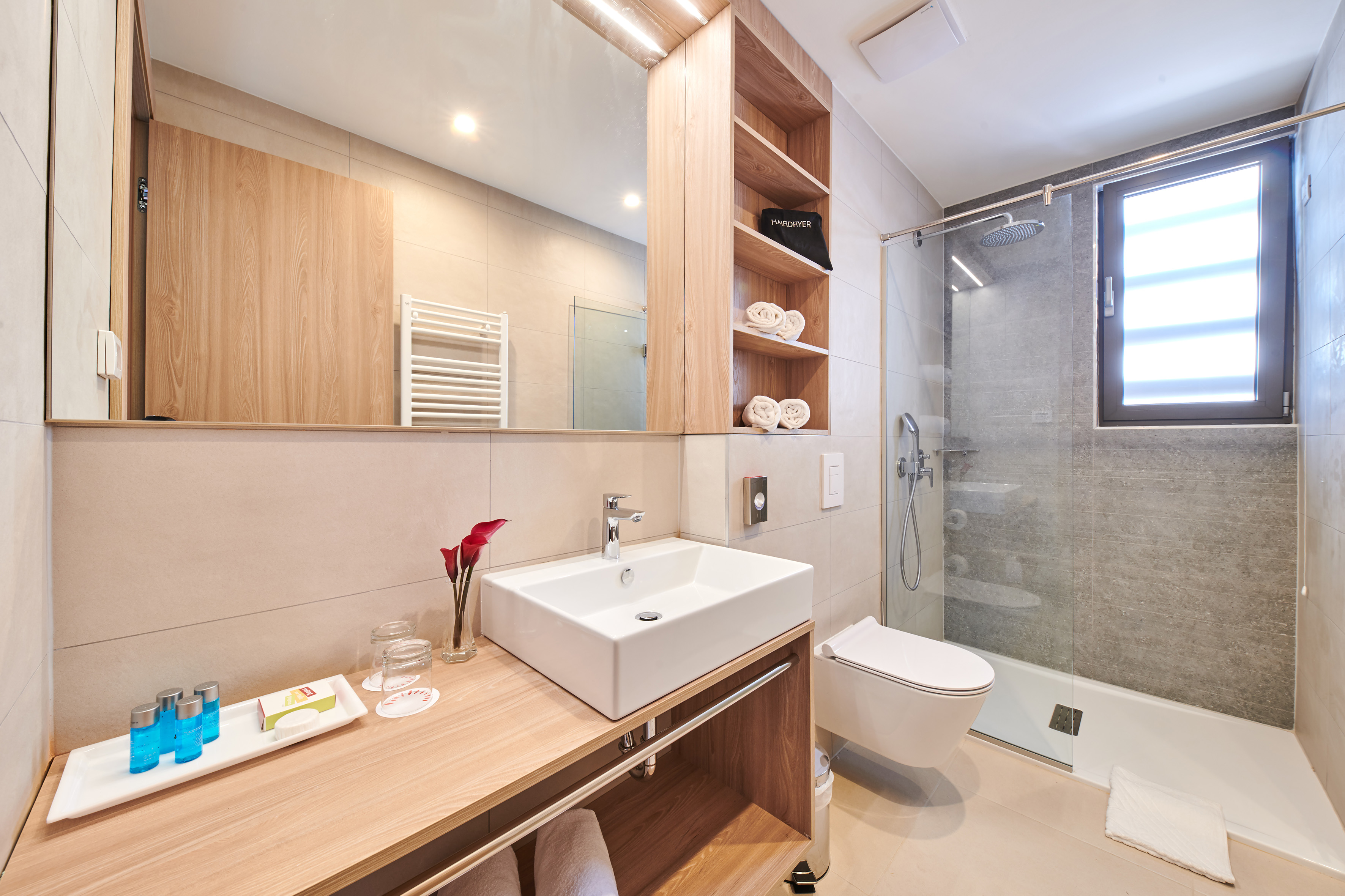 a bathroom with a sink and a shower - XTRA Family Room - Garden Suites Umag Plava Laguna Affiliated by Meliá, Umag