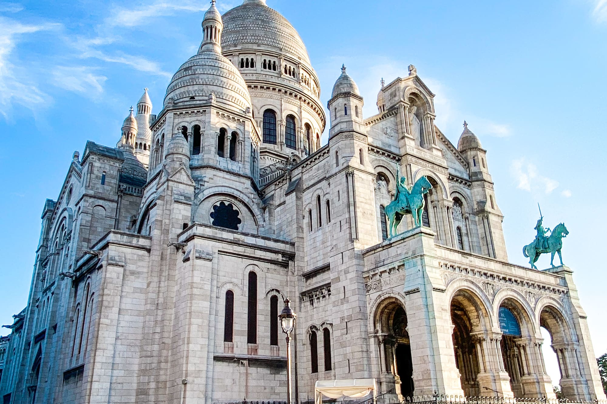 Sacré-Cœur Basilica, Montmartre, Paris, and vintage blue Citroën 2CV.