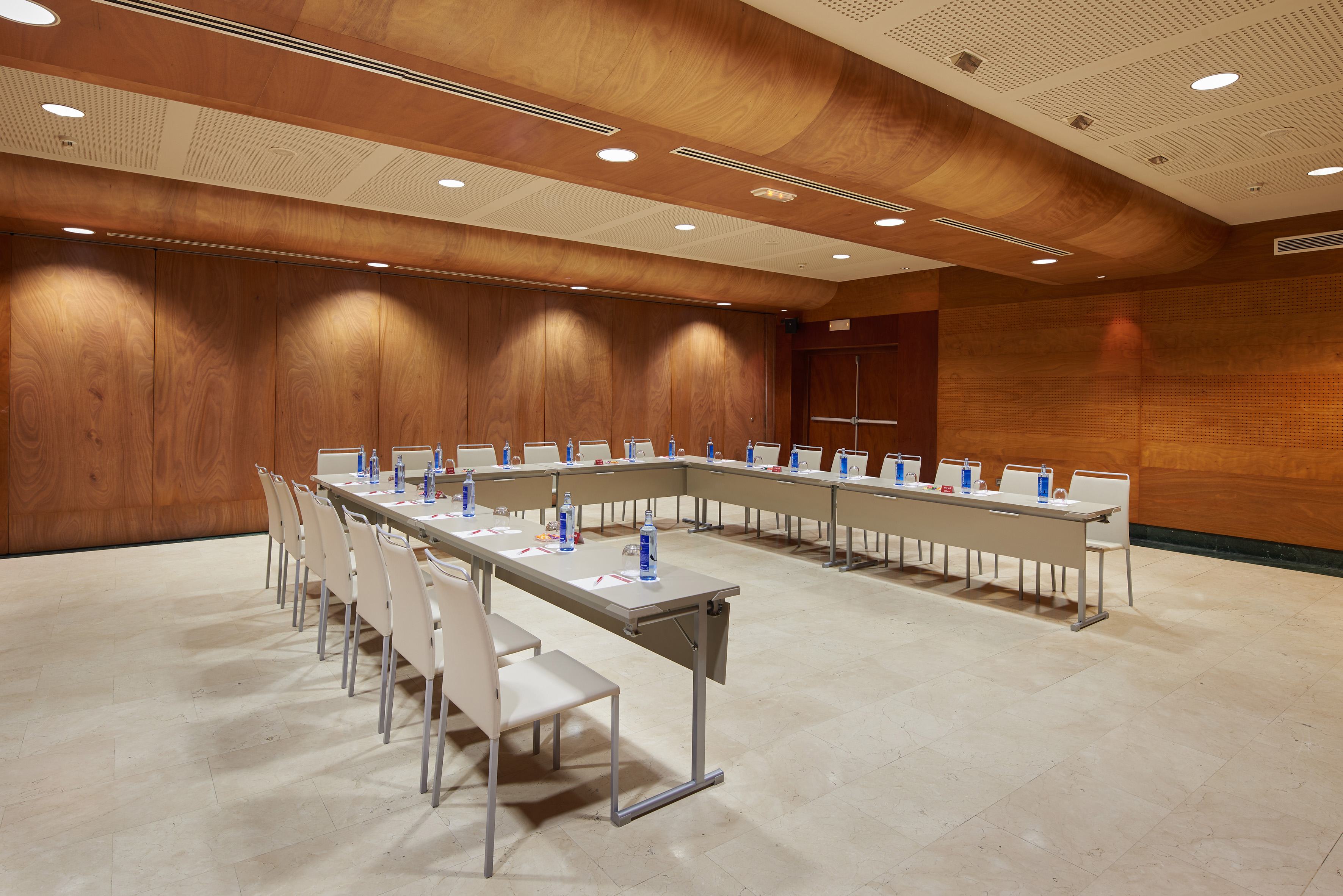 Modern U-shaped conference room with wood panel walls and chairs. - Principado A - Palacio de Avilés Affiliated by Meliá, Avilés