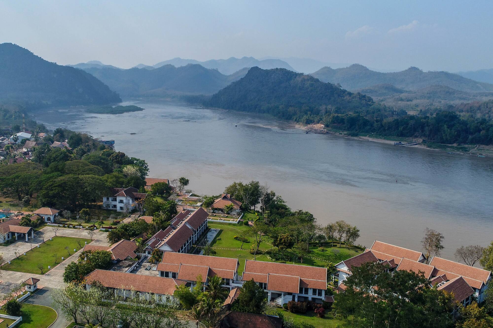 a group of houses next to a river