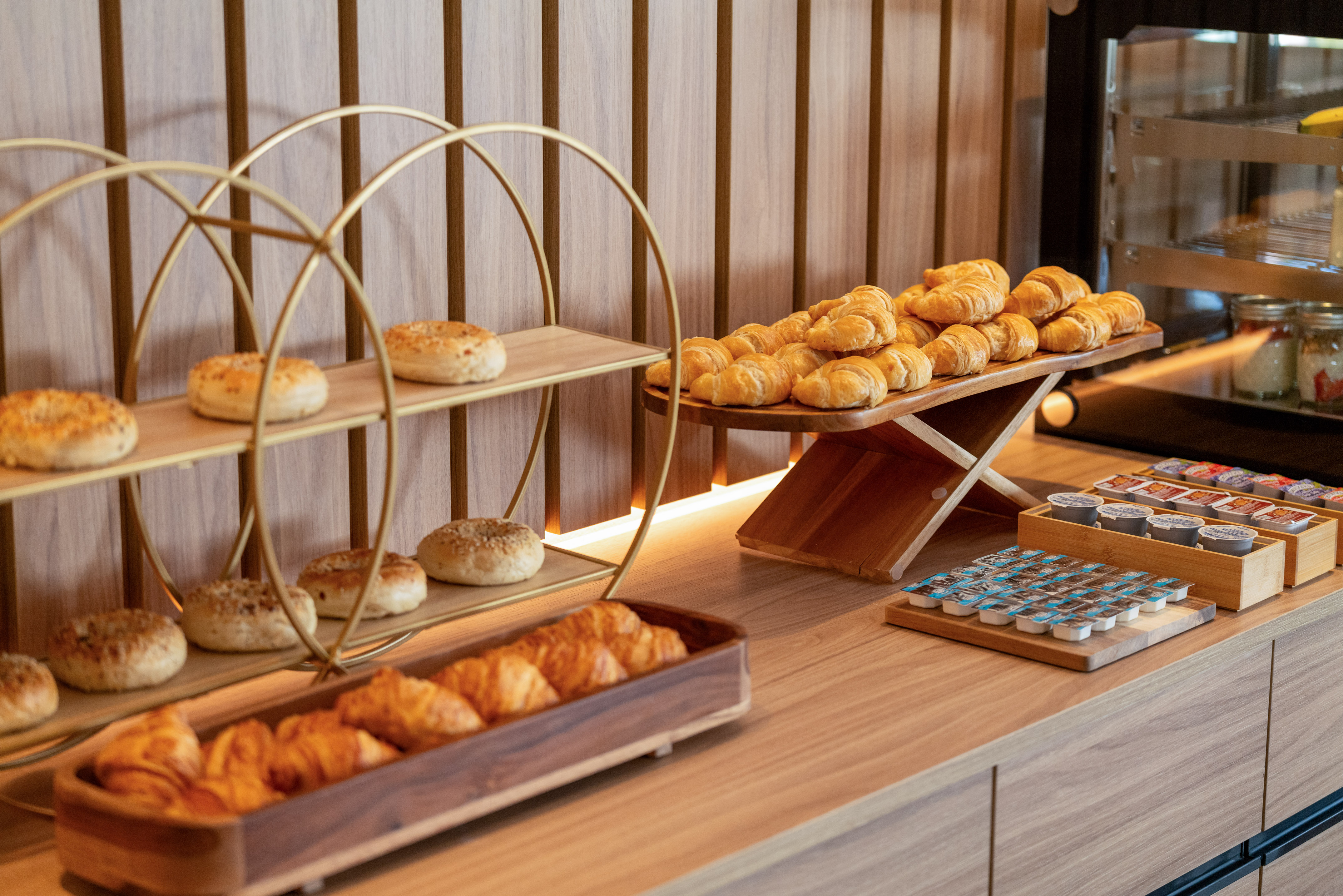Breakfast buffet with fresh croissants, bagels, and assorted condiments. - The Level - Meliá Orlando Celebration, Orlando