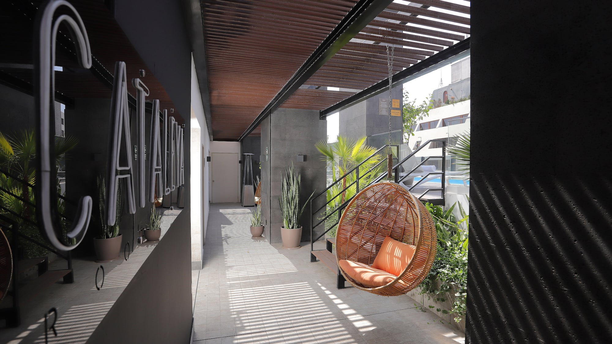 a chair in a courtyard