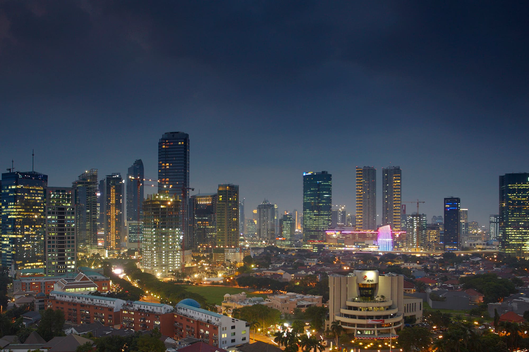 a city skyline at night