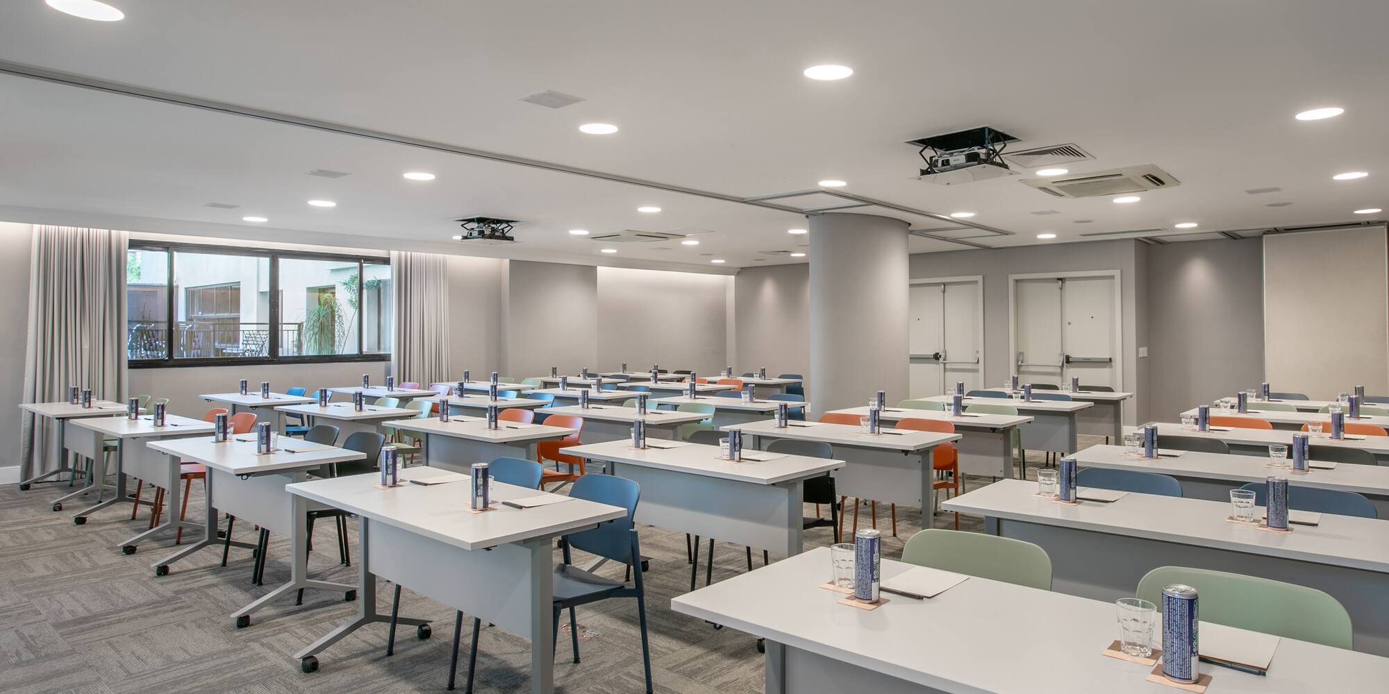a room with many tables and chairs