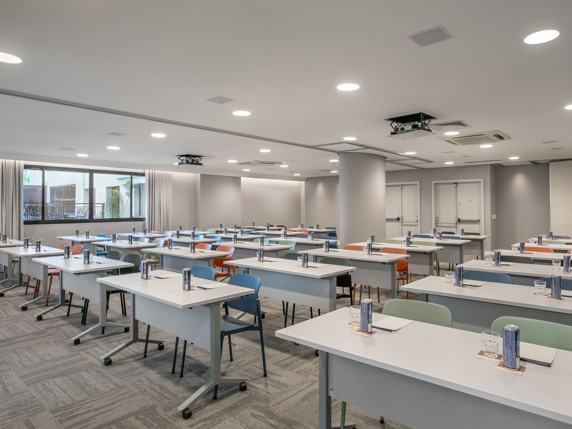 a room with many tables and chairs