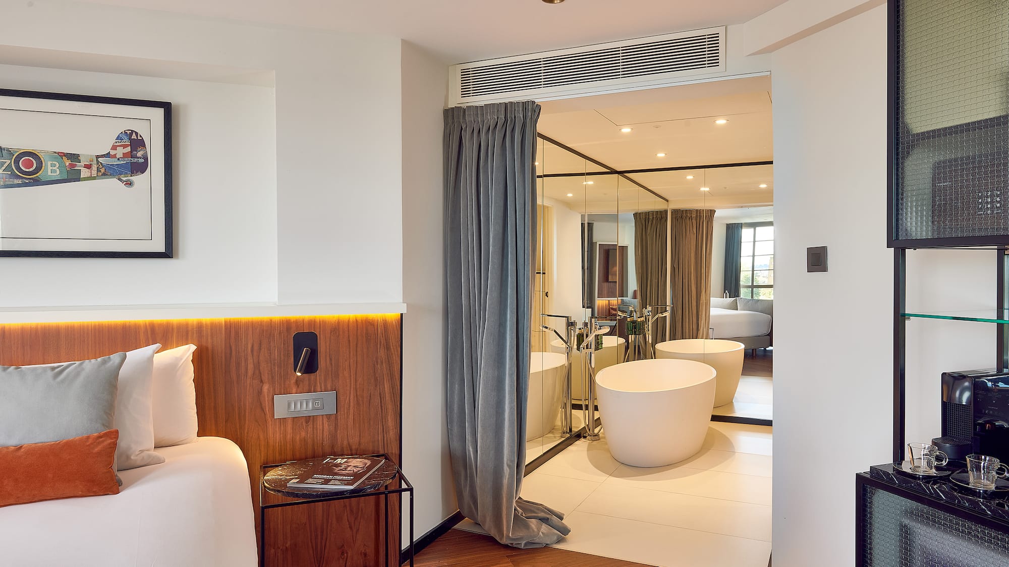 a room with a mirror and bathtub