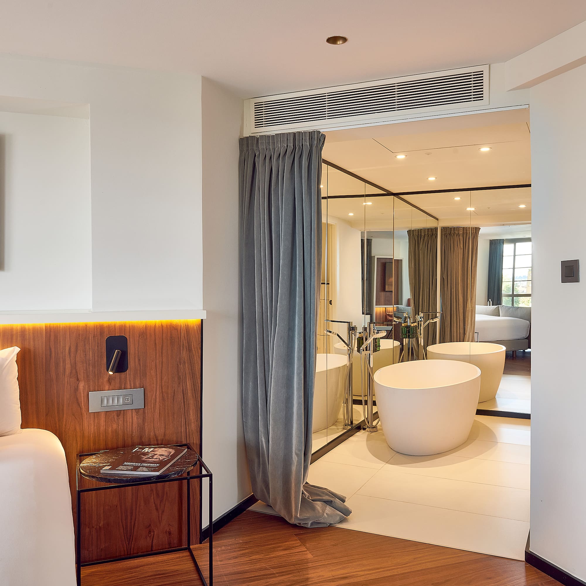 a room with a mirror and bathtub