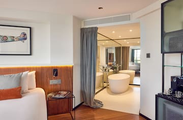 a room with a mirror and bathtub