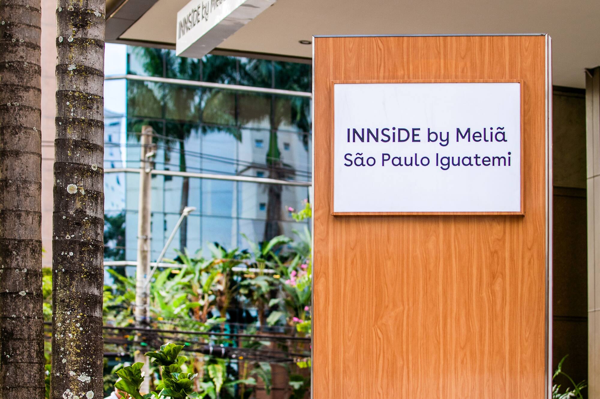 INNSiDE by Meliã São Paulo Iguatemi hotel sign 150, with palm trees.