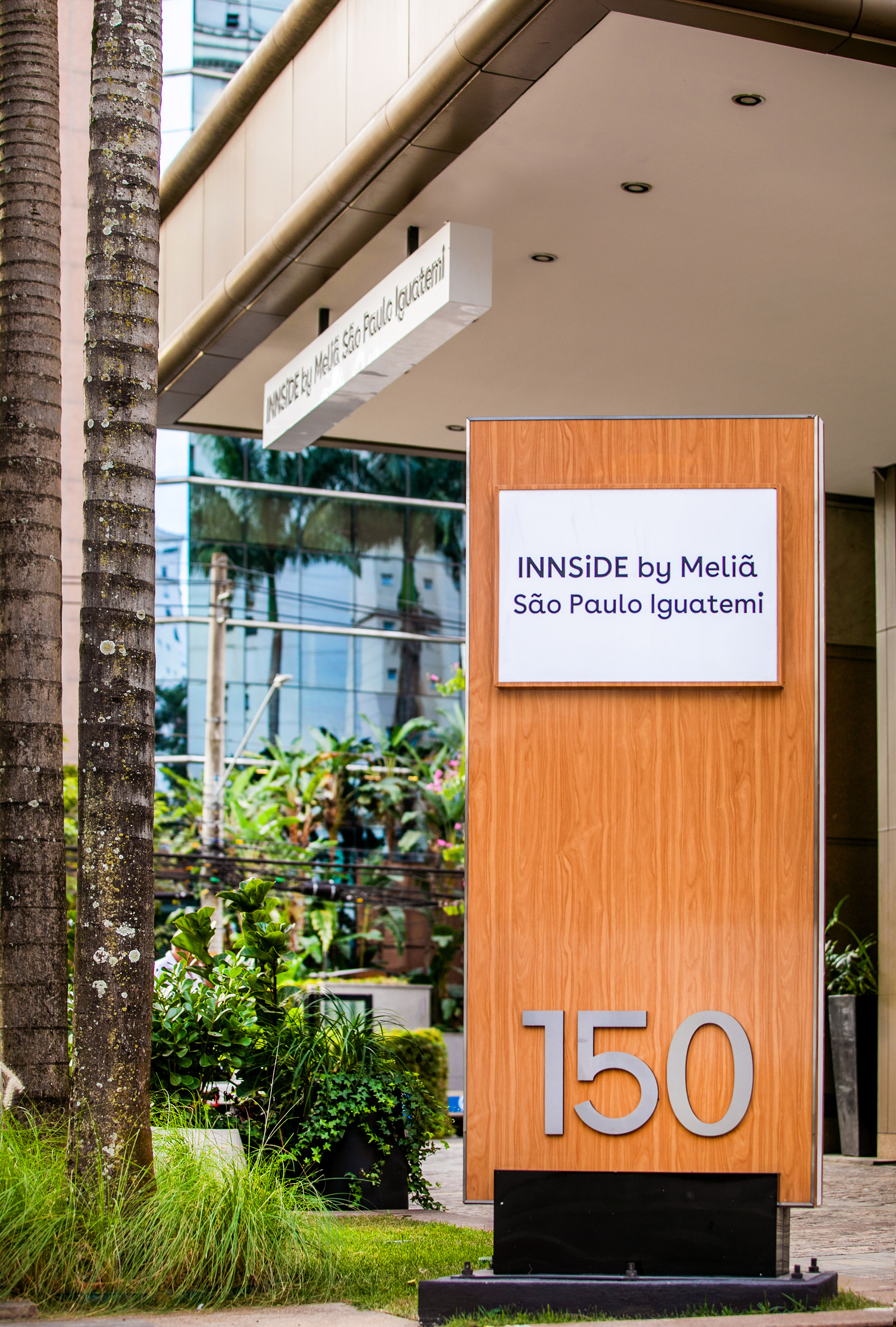 INNSiDE by Meliã São Paulo Iguatemi hotel sign 150, with palm trees.