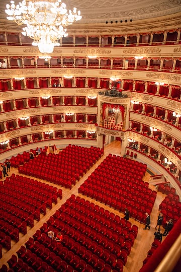 a large circular auditorium with rows of red chairs