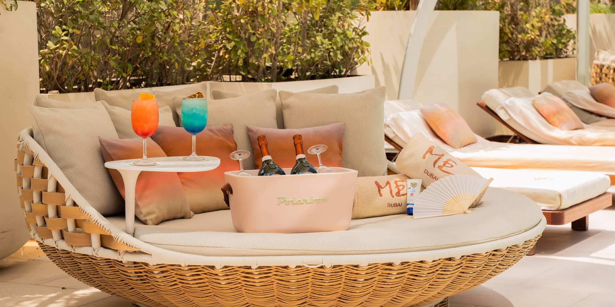 a wicker chair with drinks on it