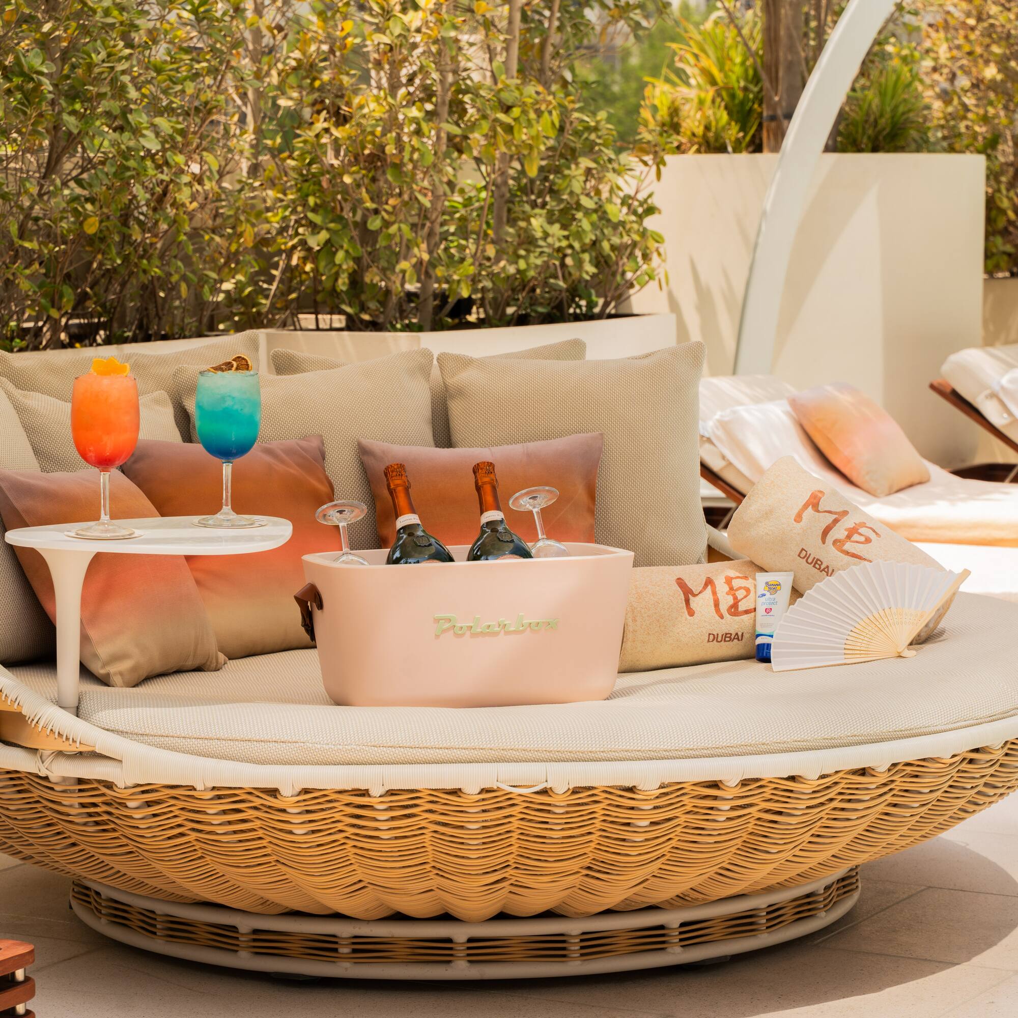 a wicker chair with drinks on it