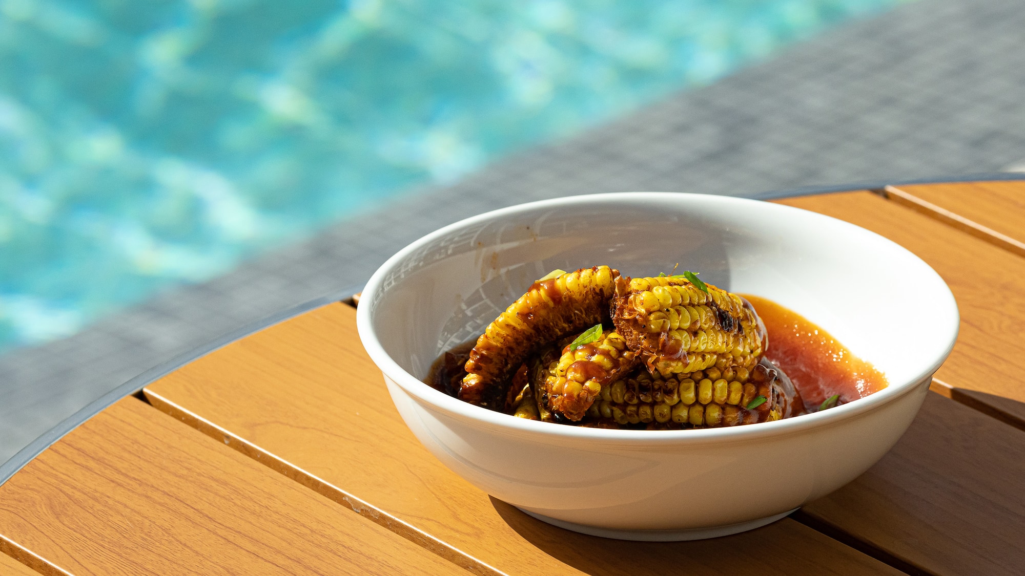 a bowl of corn on the cob