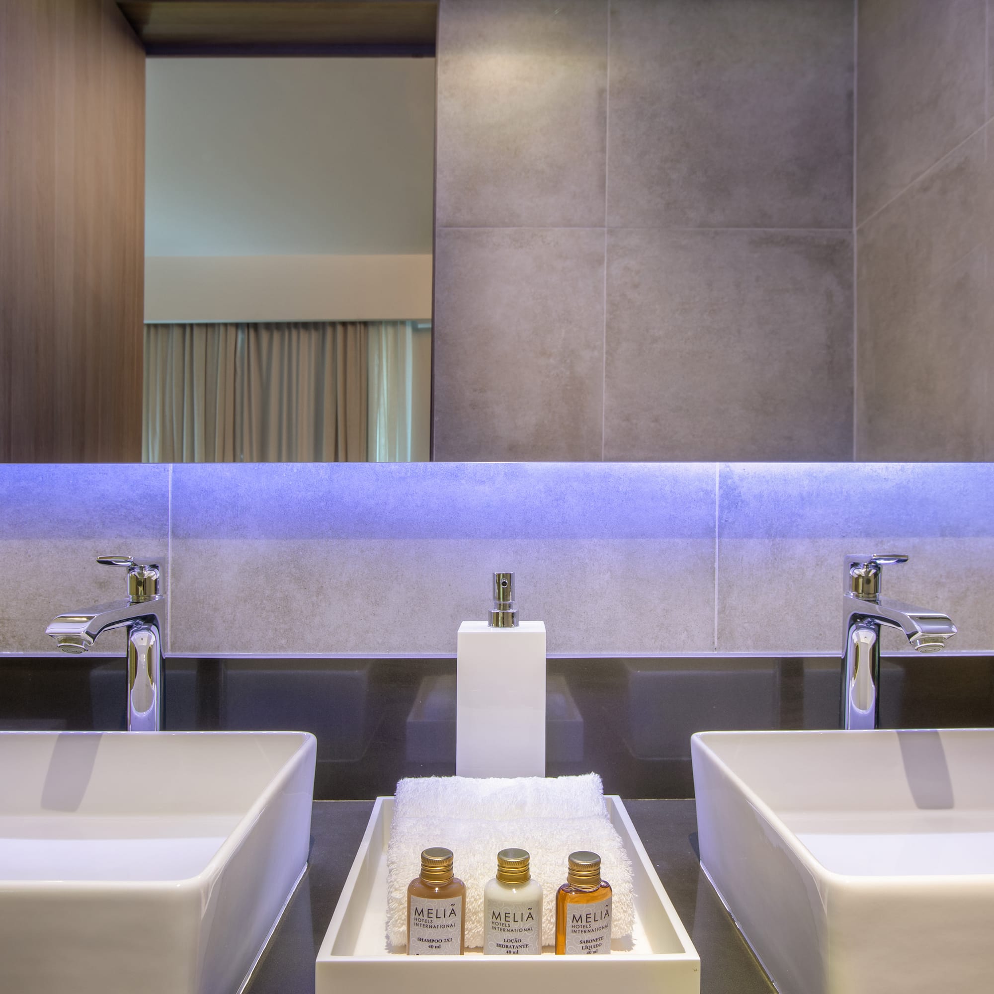 a bathroom with two sinks and a mirror