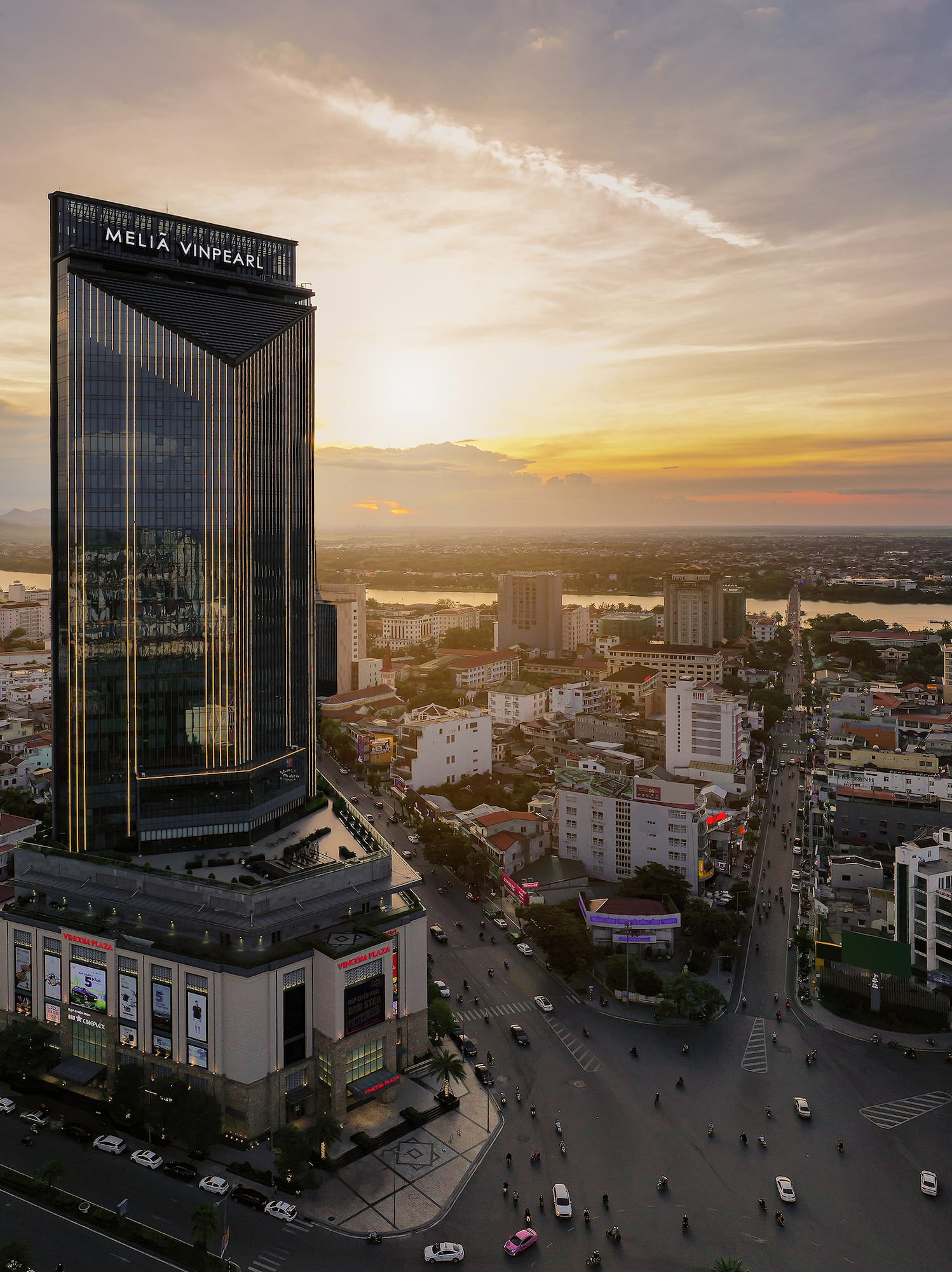 a city with a tall building